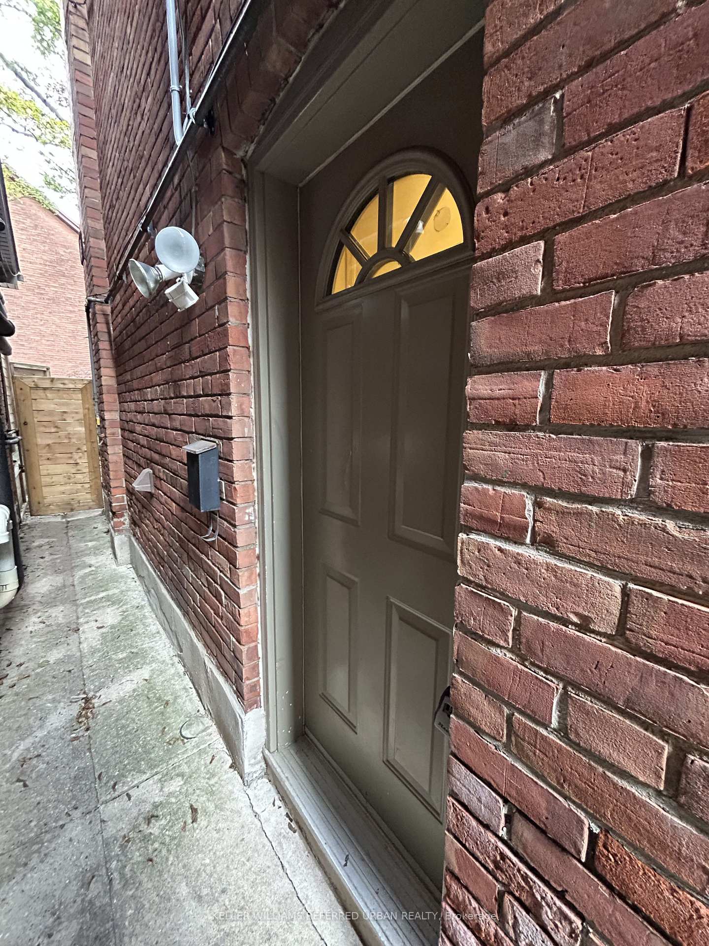 Photo 2 of 63 Hilton Avenue, Toronto, Casa Loma — HOMEH