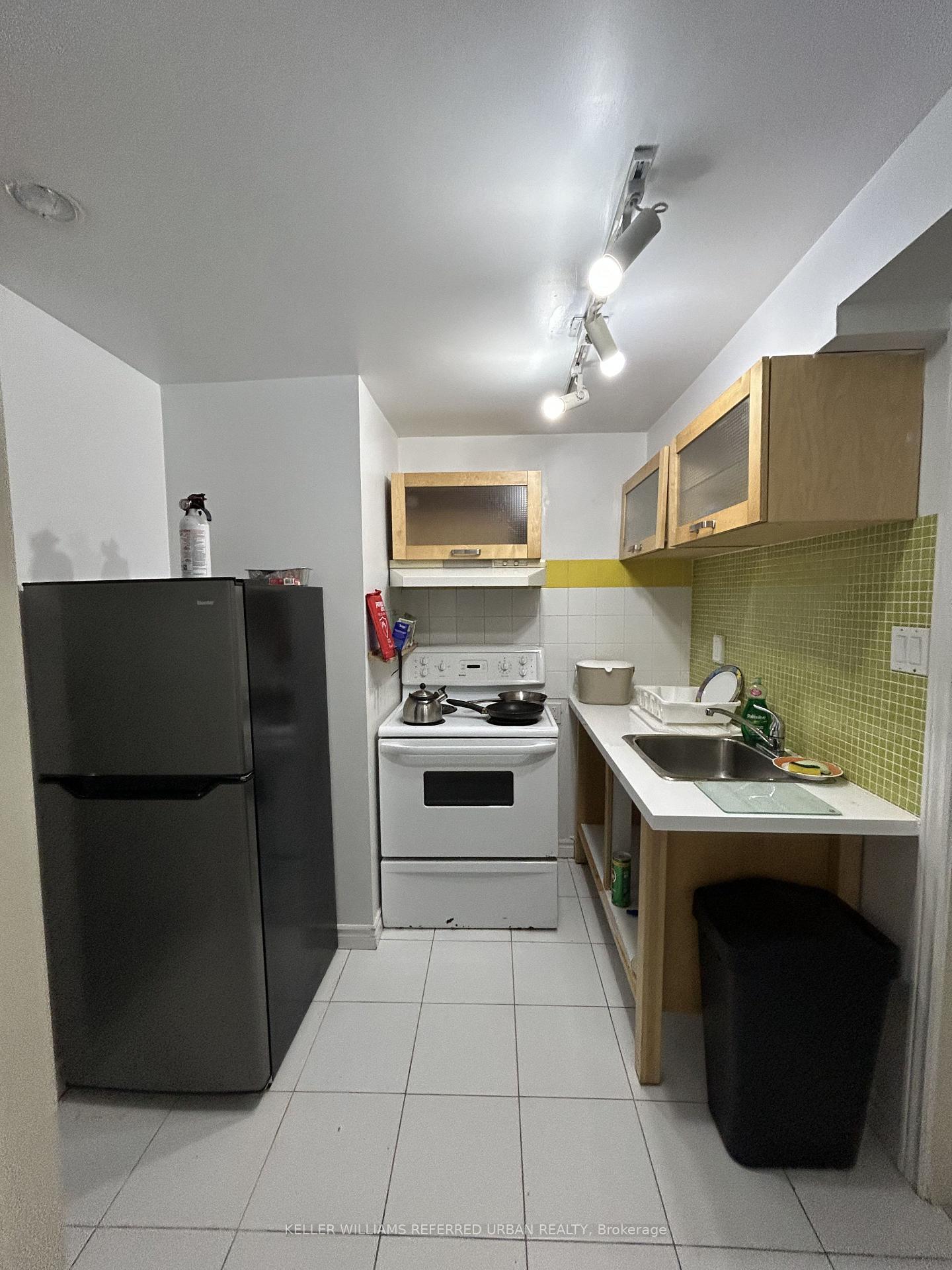 Photo 4 of 63 Hilton Avenue, Toronto, Casa Loma — HOMEH
