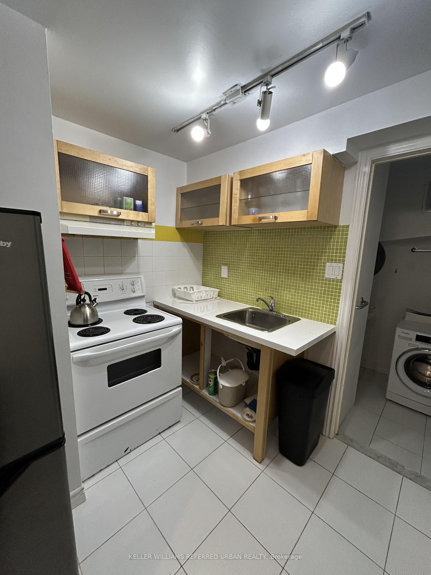 Photo 5 of 63 Hilton Avenue, Toronto, Casa Loma — HOMEH
