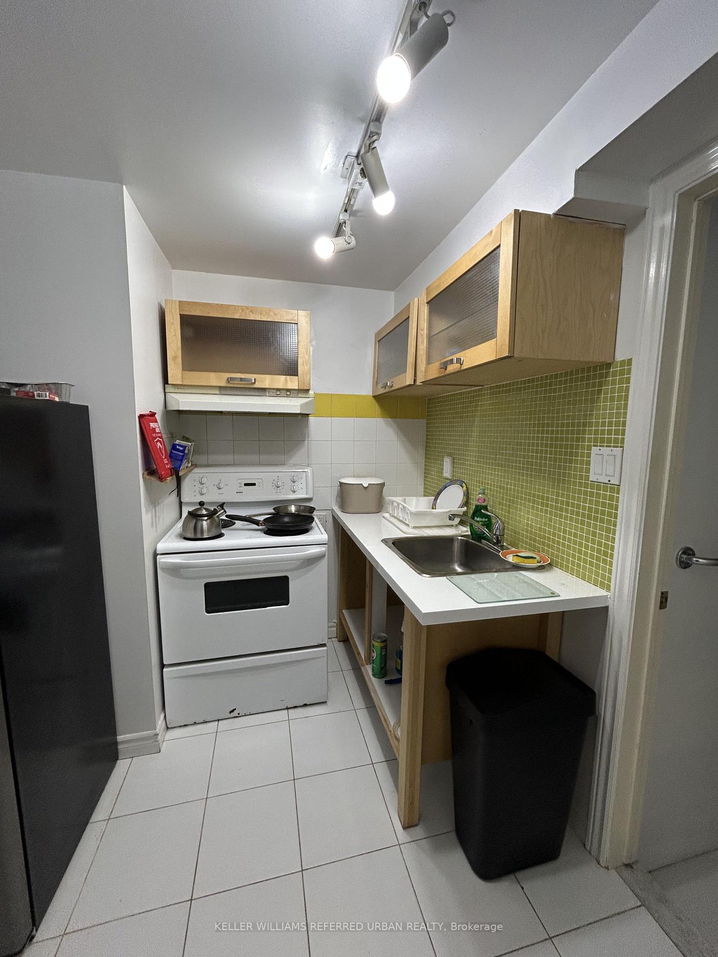 Photo 6 of 63 Hilton Avenue, Toronto, Casa Loma — HOMEH