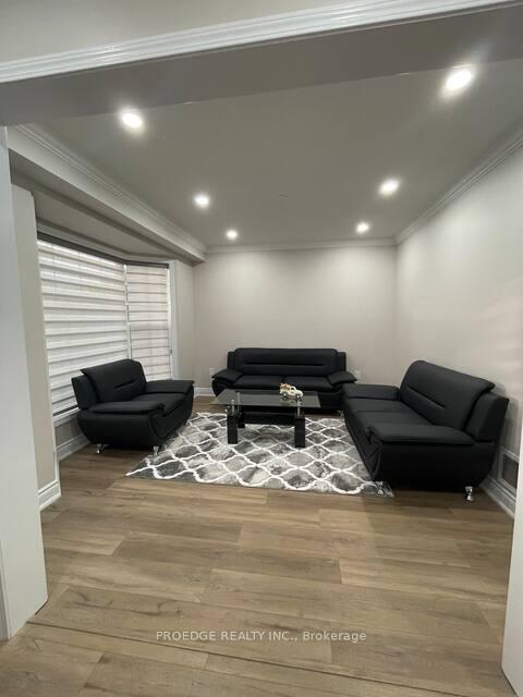 Photo of 2357 Falkland Crescent