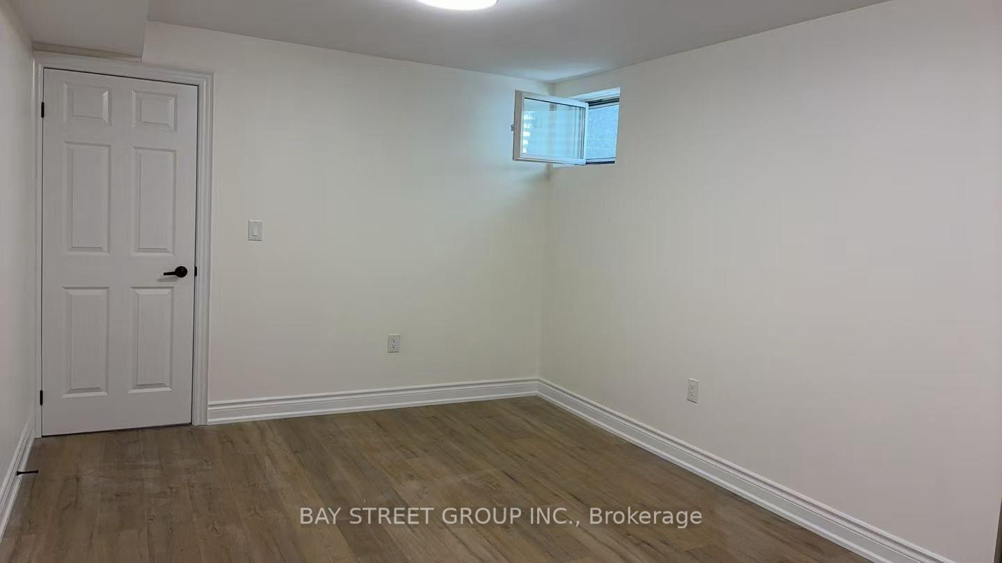 Photo 4 of 27 Sycamore Drive, Markham, Aileen-Willowbrook — HOMEH