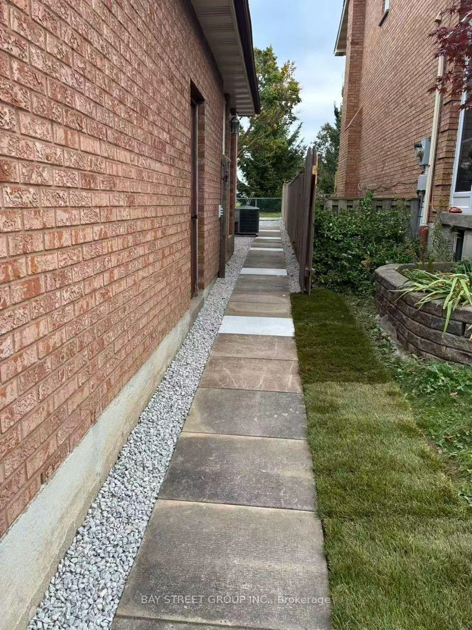 Photo 12 of 27 Sycamore Drive, Markham, Aileen-Willowbrook — HOMEH