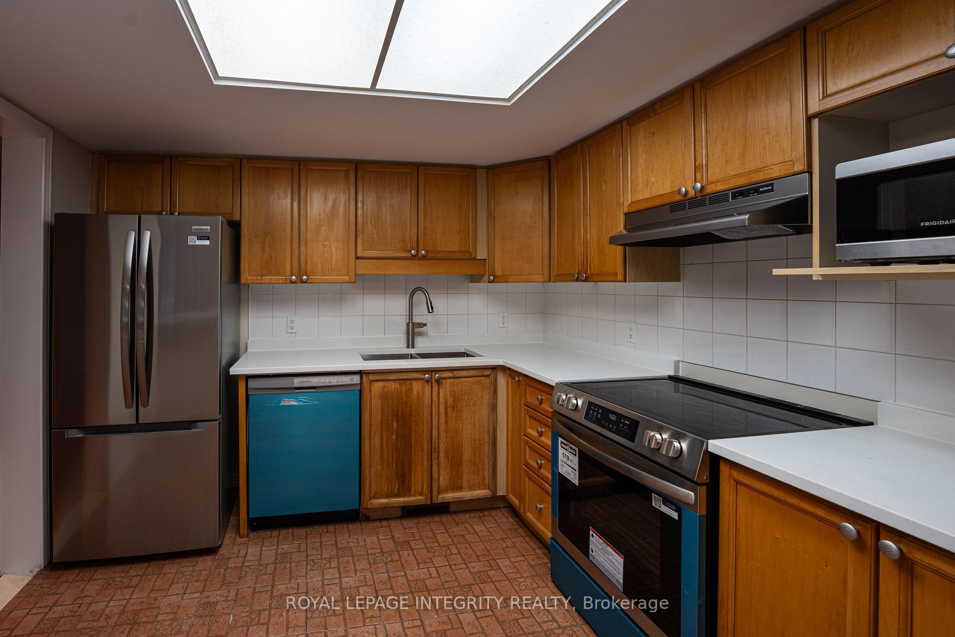 Photo 6 of 79 Forestglade Crescent, Ottawa, Hunt Club Park — HOMEH