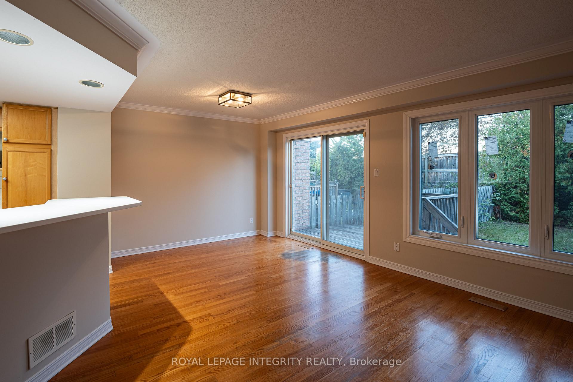 Photo 10 of 79 Forestglade Crescent, Ottawa, Hunt Club Park — HOMEH