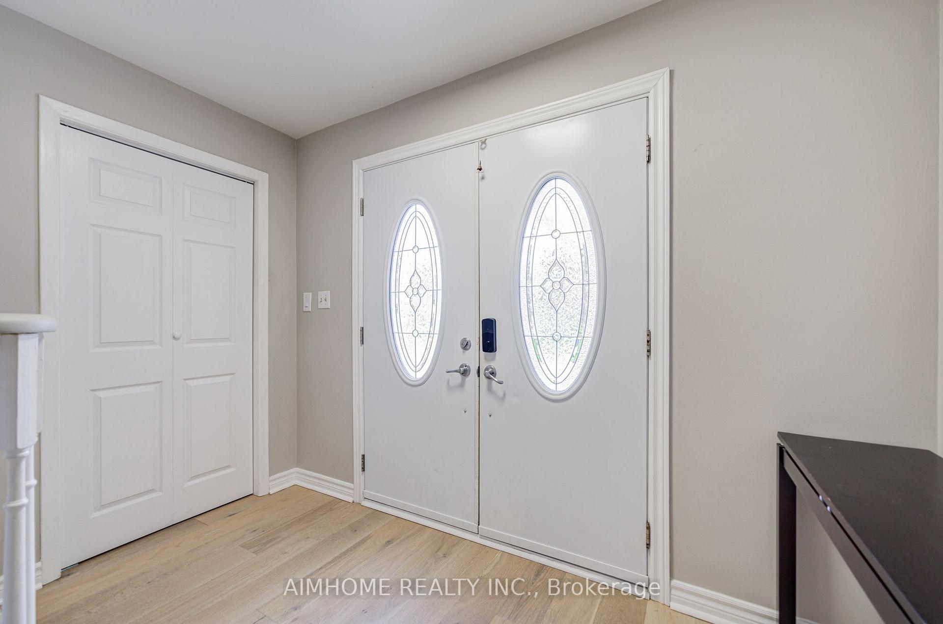 Photo 2 of 163 Chipwood Crescent, North York, Pleasant View — HOMEH
