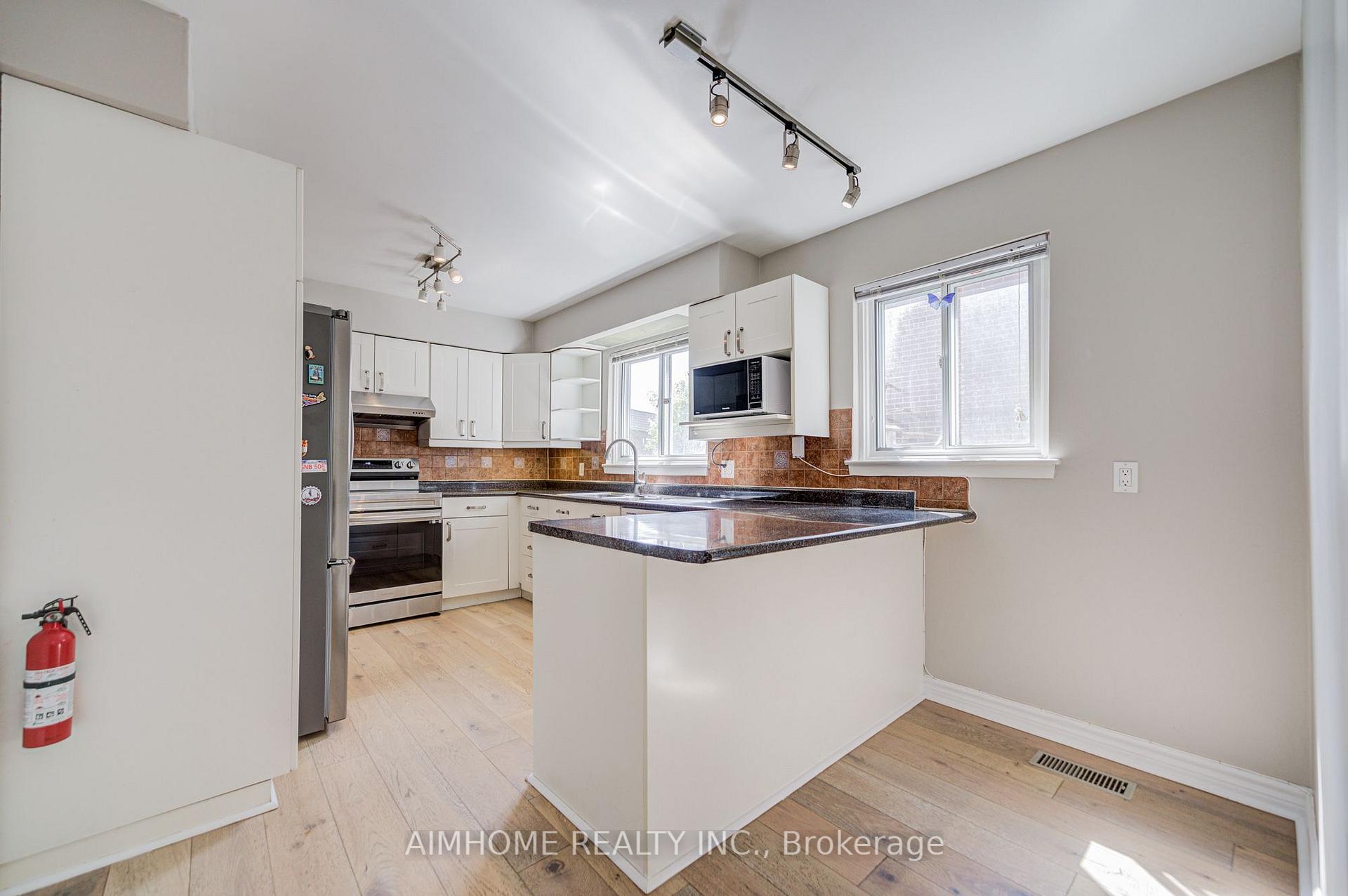 Photo 5 of 163 Chipwood Crescent, North York, Pleasant View — HOMEH