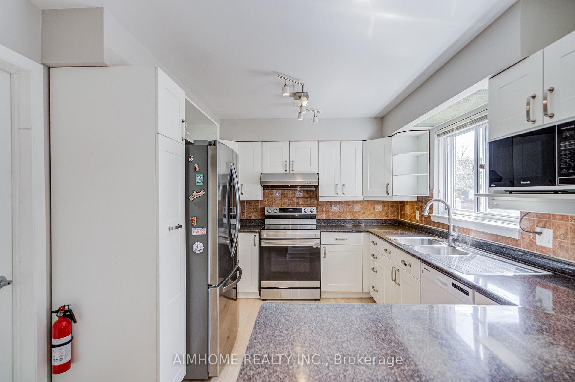 Photo 6 of 163 Chipwood Crescent, North York, Pleasant View — HOMEH
