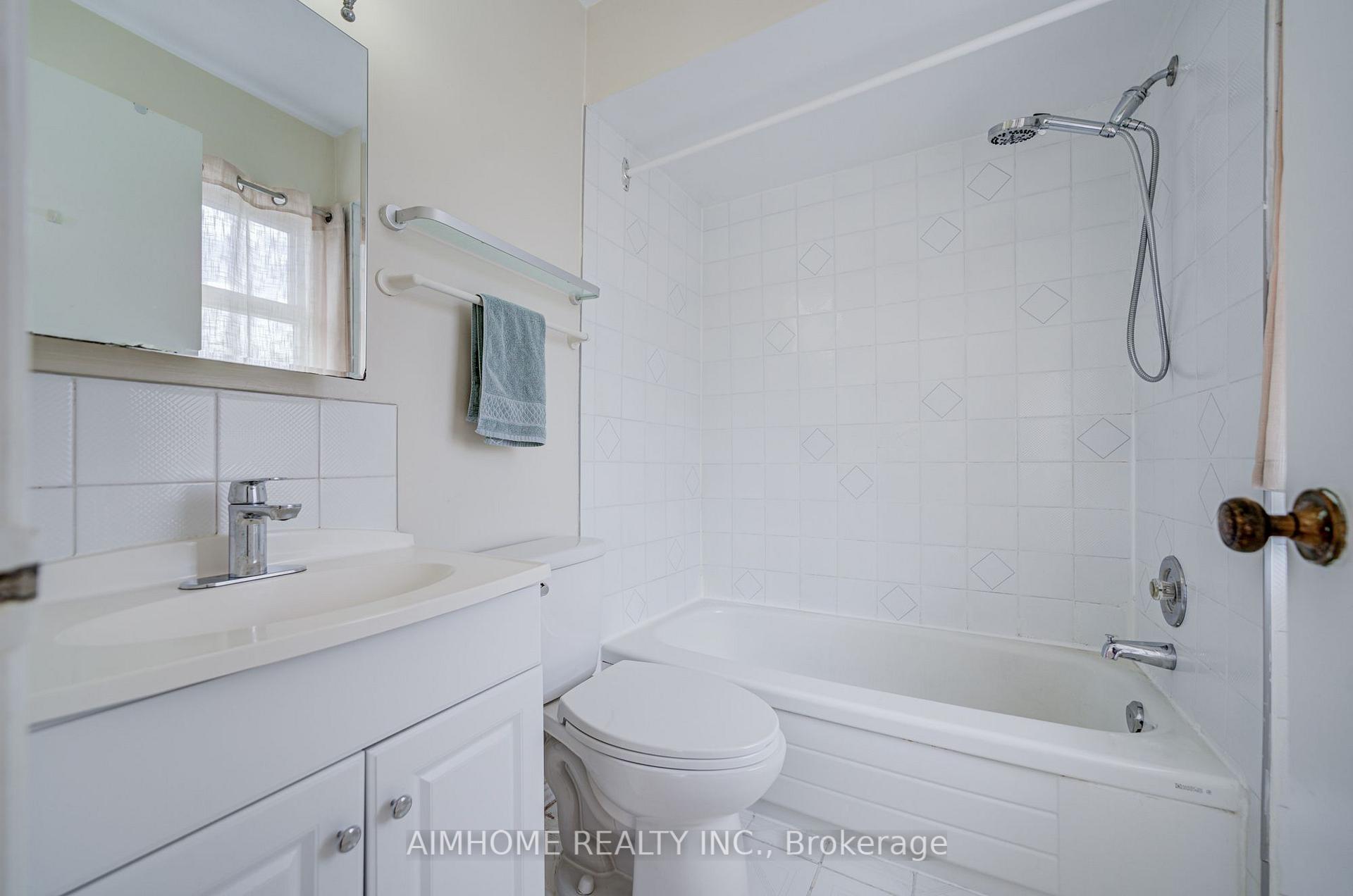 Photo 19 of 163 Chipwood Crescent, North York, Pleasant View — HOMEH