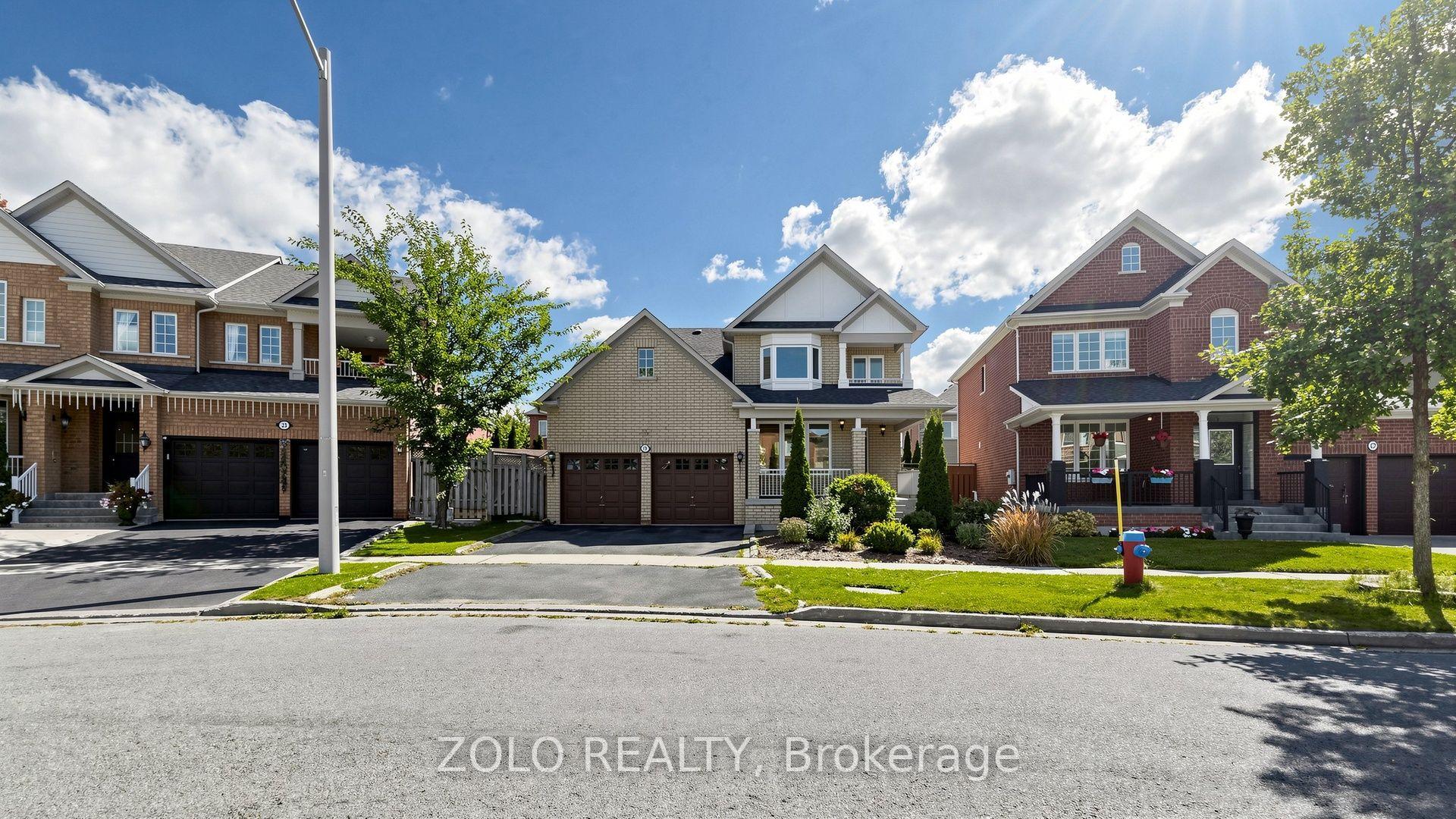 Photo 2 of 19 Waldron Crescent, Richmond Hill, Oak Ridges — HOMEH