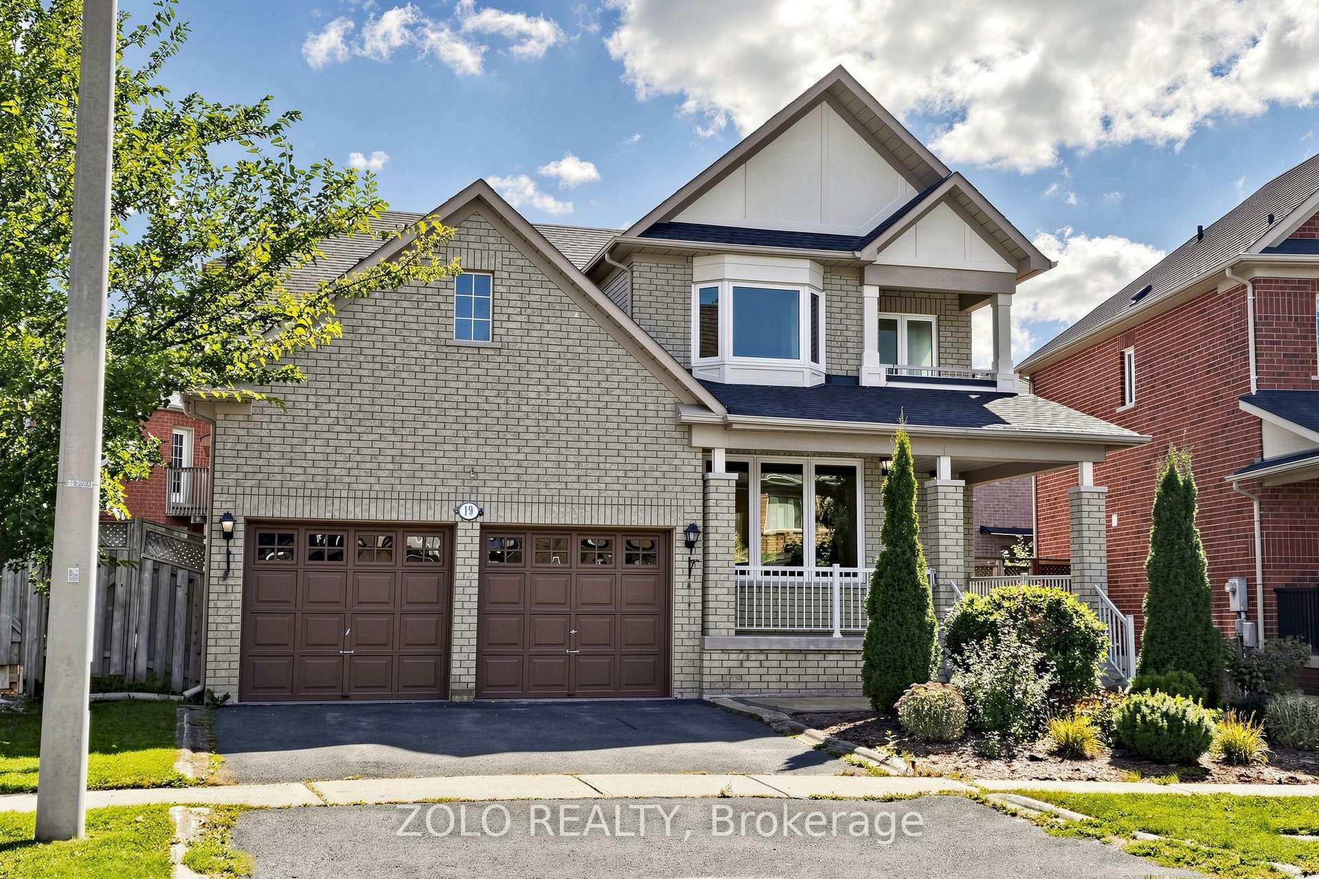 Photo 3 of 19 Waldron Crescent, Richmond Hill, Oak Ridges — HOMEH