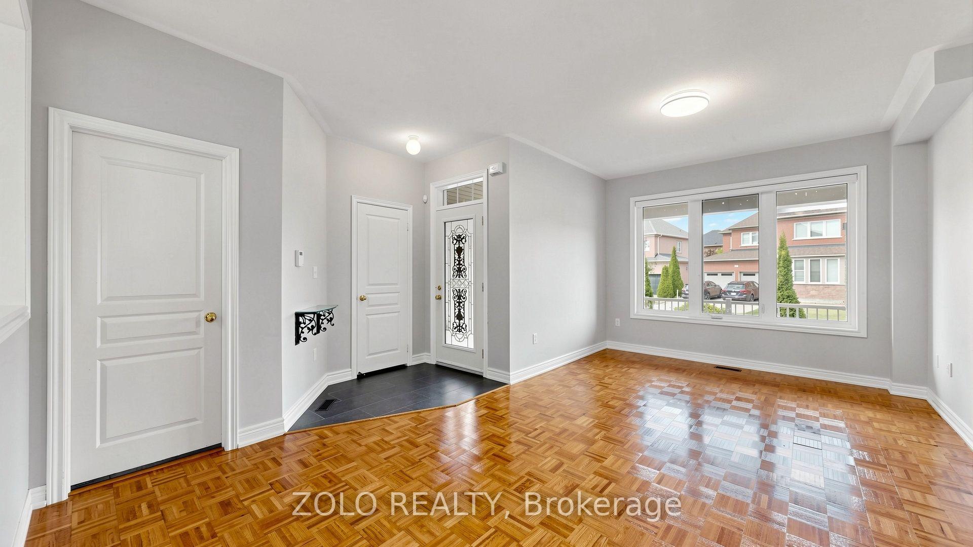 Photo 10 of 19 Waldron Crescent, Richmond Hill, Oak Ridges — HOMEH