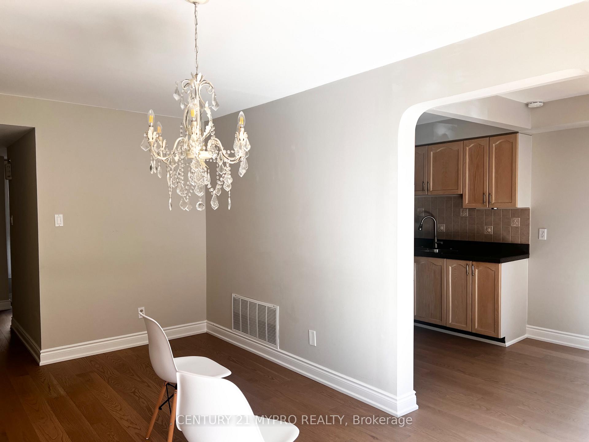 Photo 12 of 163 Romain Crescent, Oakville, College Park — HOMEH