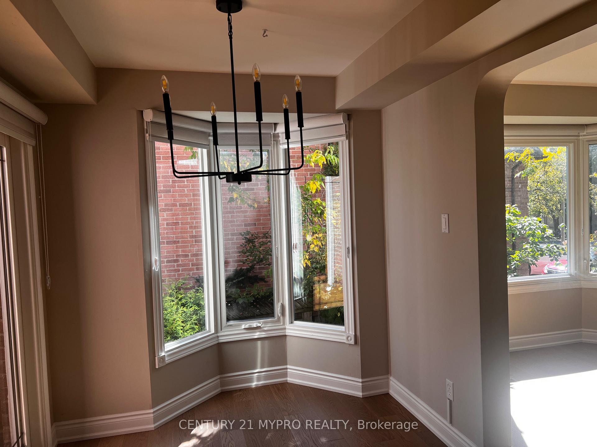 Photo 17 of 163 Romain Crescent, Oakville, College Park — HOMEH