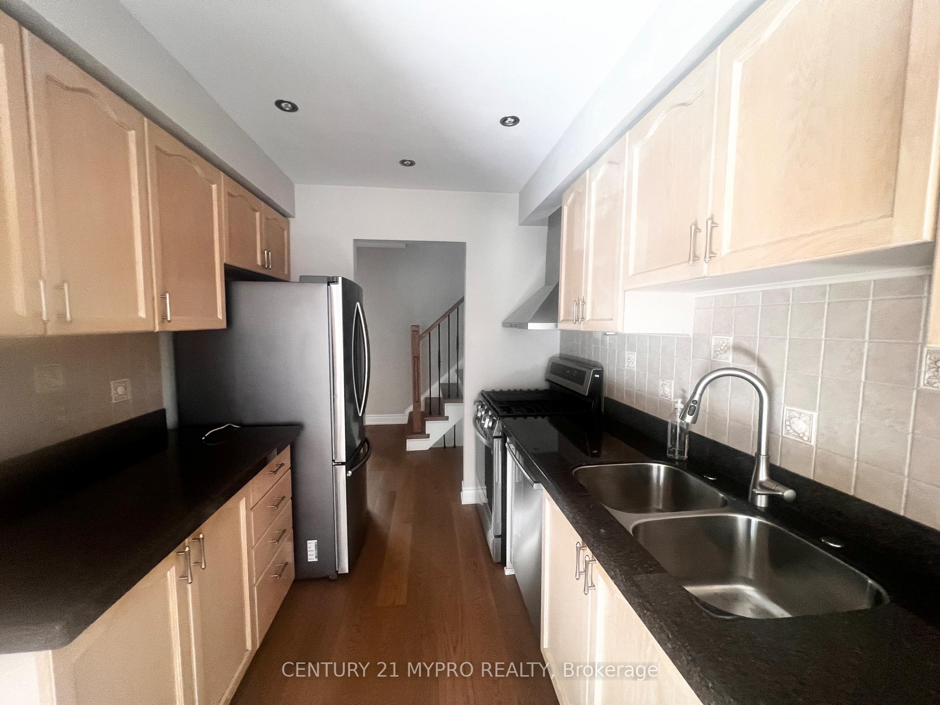 Photo 21 of 163 Romain Crescent, Oakville, College Park — HOMEH