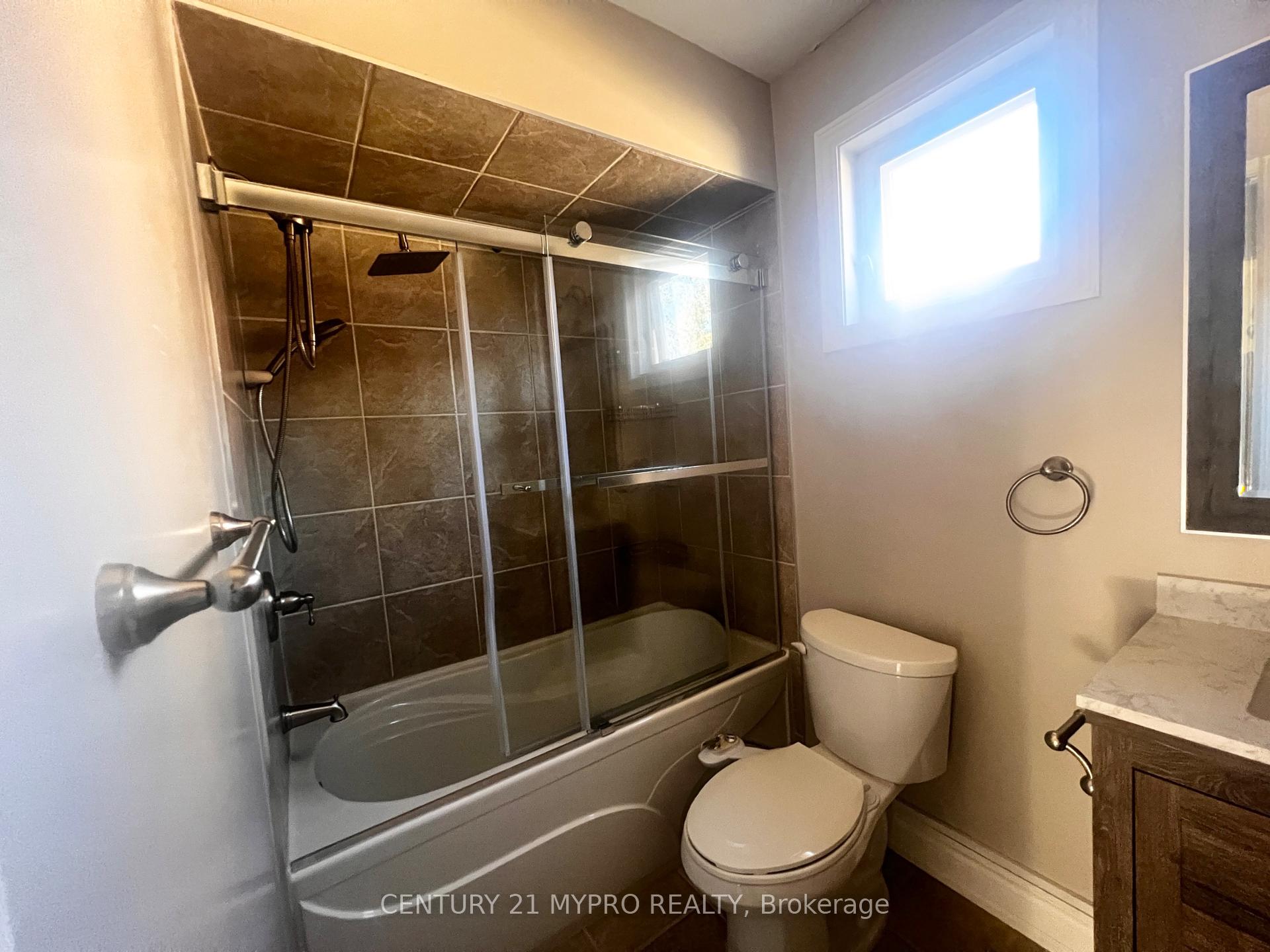 Photo 89 of 163 Romain Crescent, Oakville, College Park — HOMEH