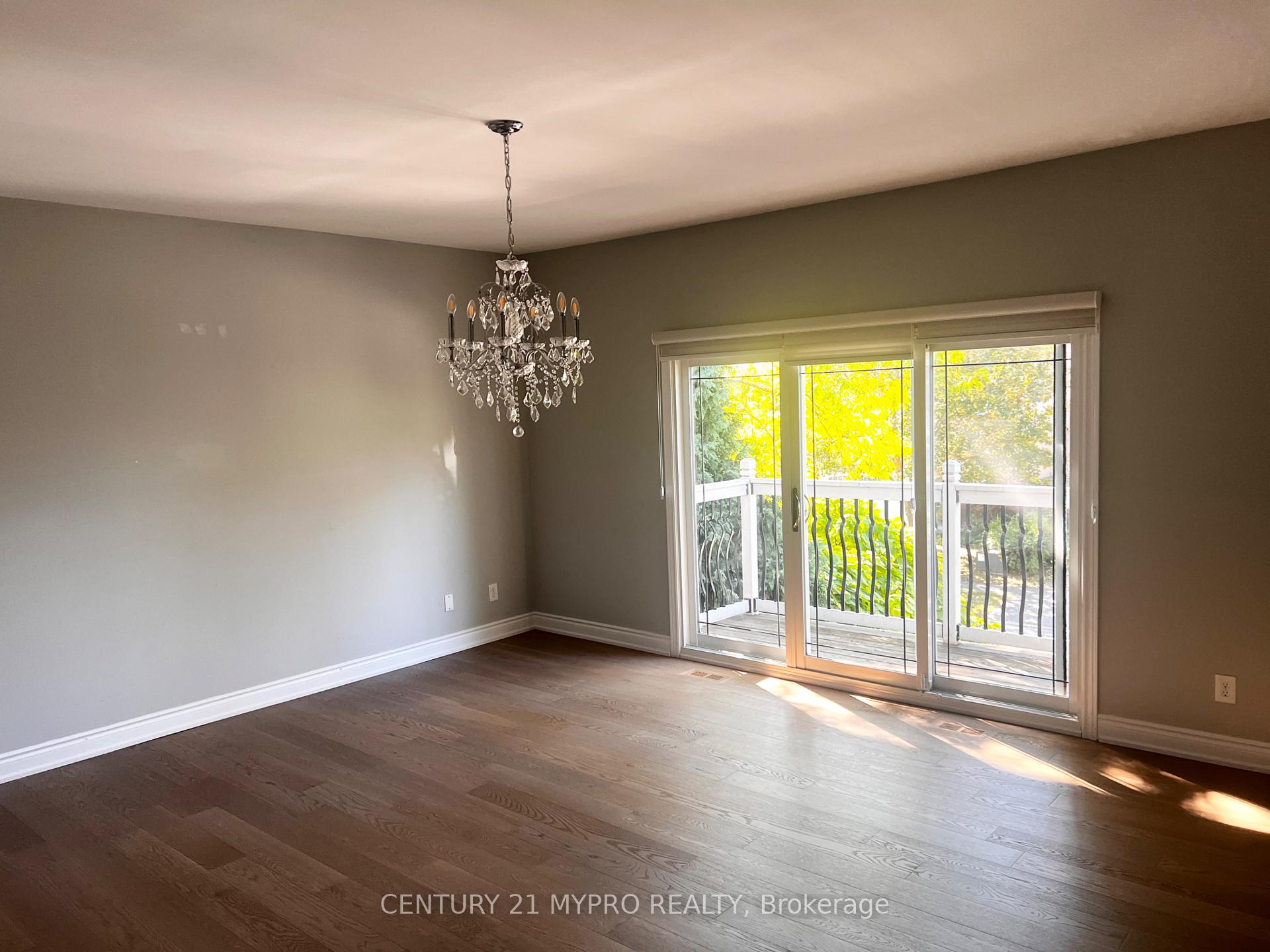 Photo 97 of 163 Romain Crescent, Oakville, College Park — HOMEH