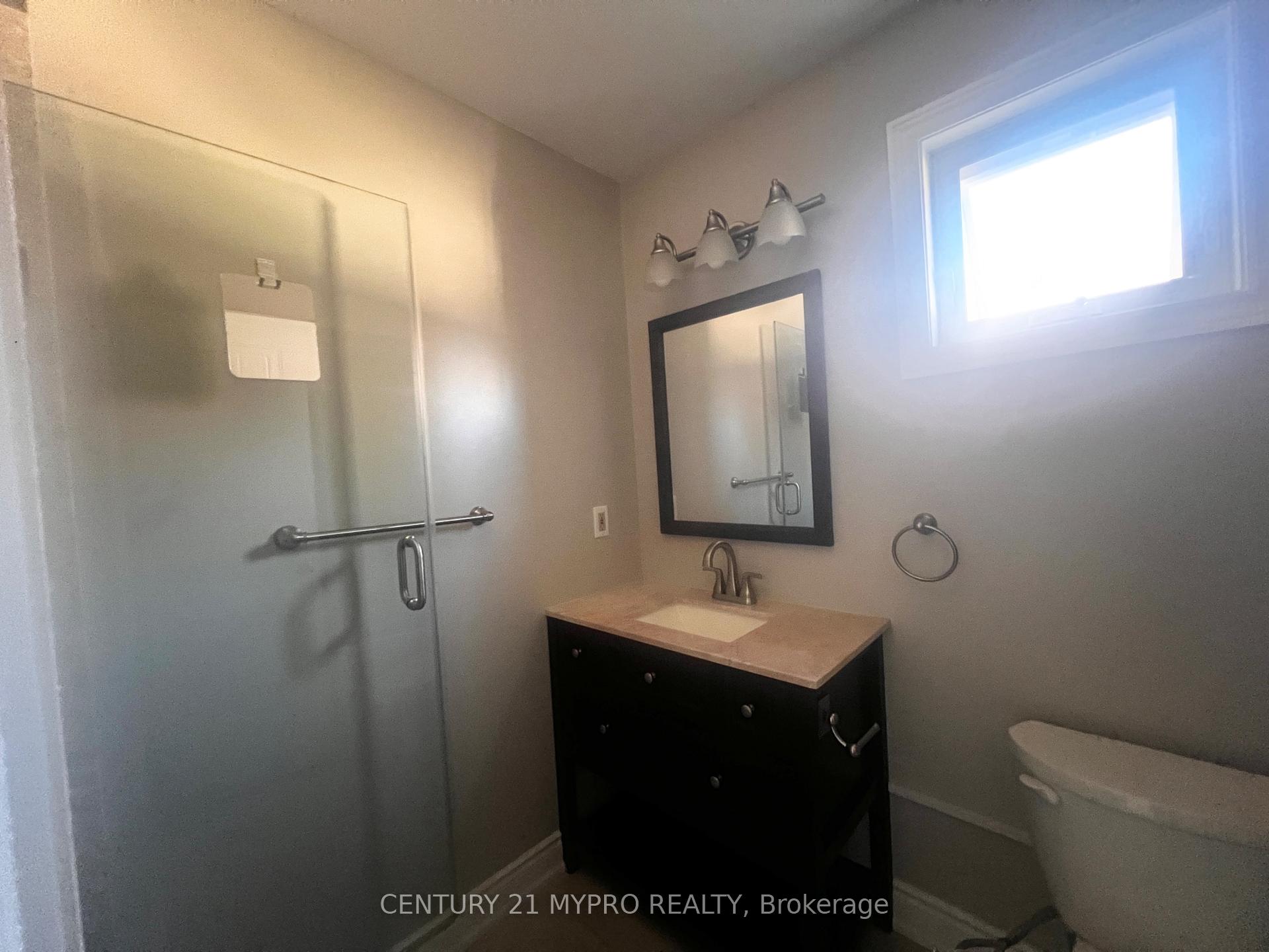 Photo 100 of 163 Romain Crescent, Oakville, College Park — HOMEH