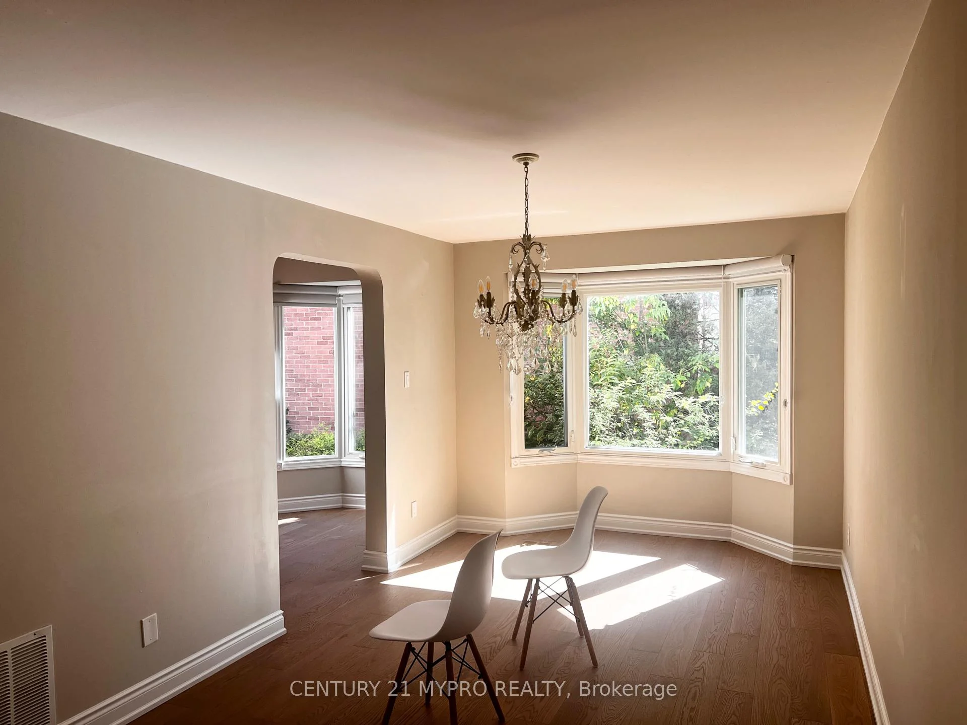 Photo 13 of 163 Romain Crescent, Oakville, College Park — HOMEH