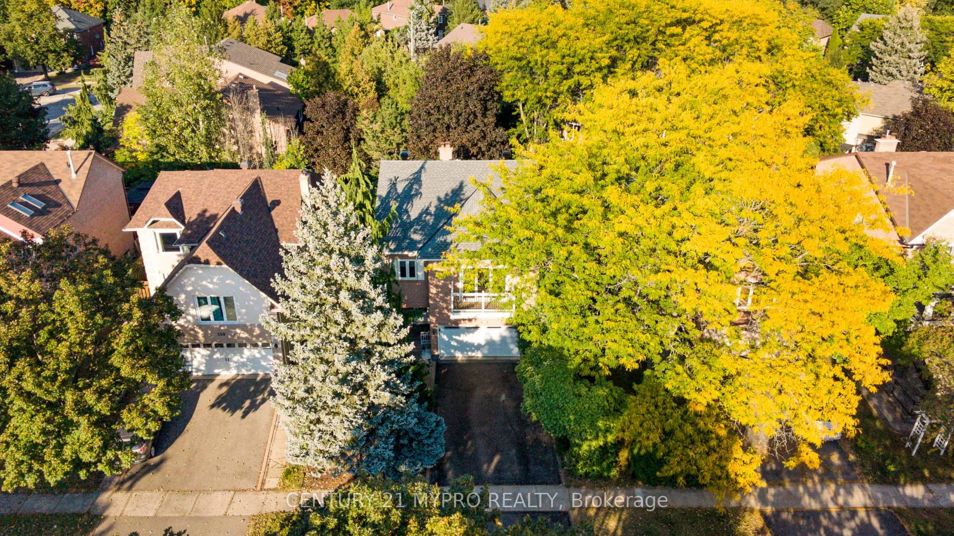 Photo 16 of 163 Romain Crescent, Oakville, College Park — HOMEH