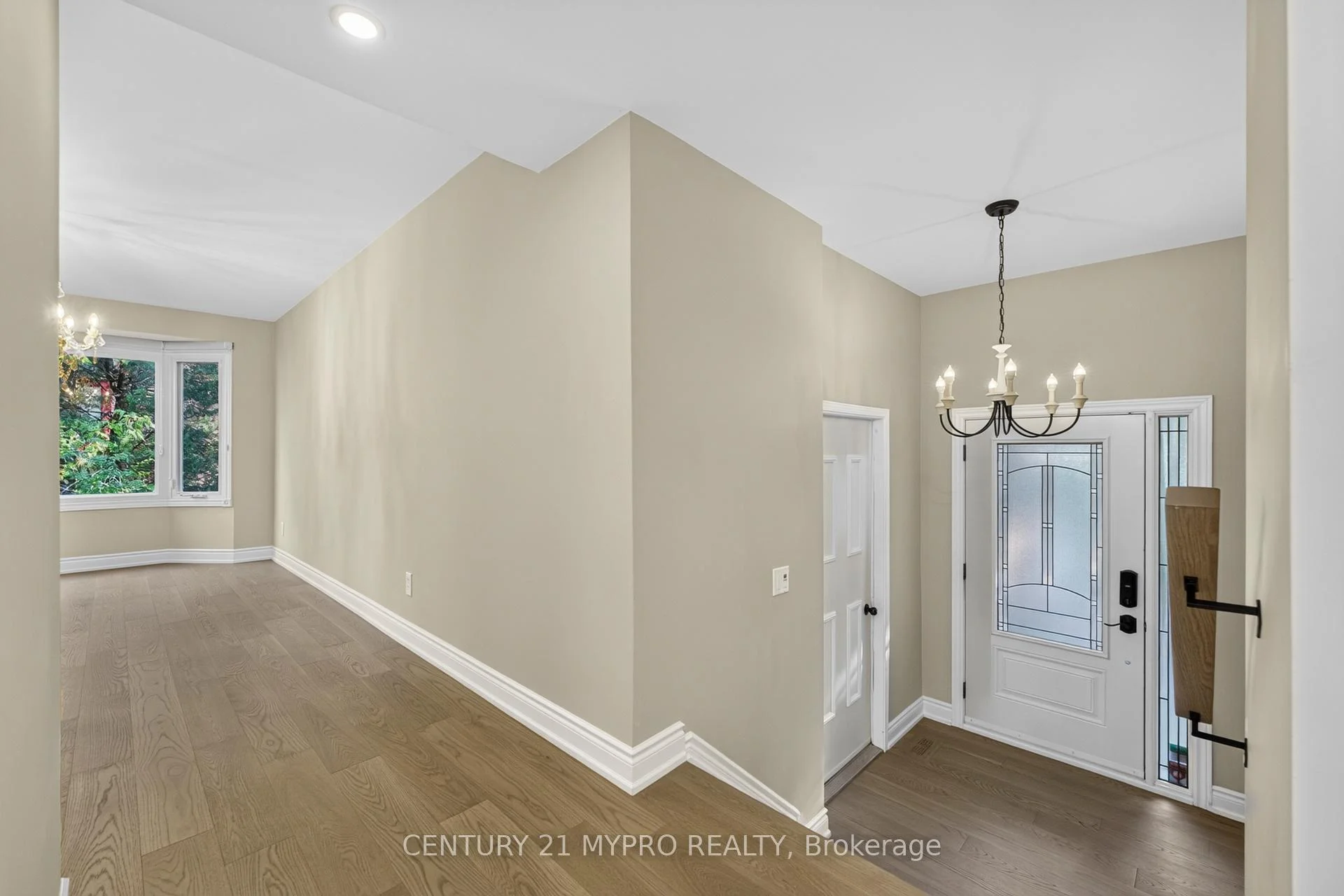 Photo 24 of 163 Romain Crescent, Oakville, College Park — HOMEH