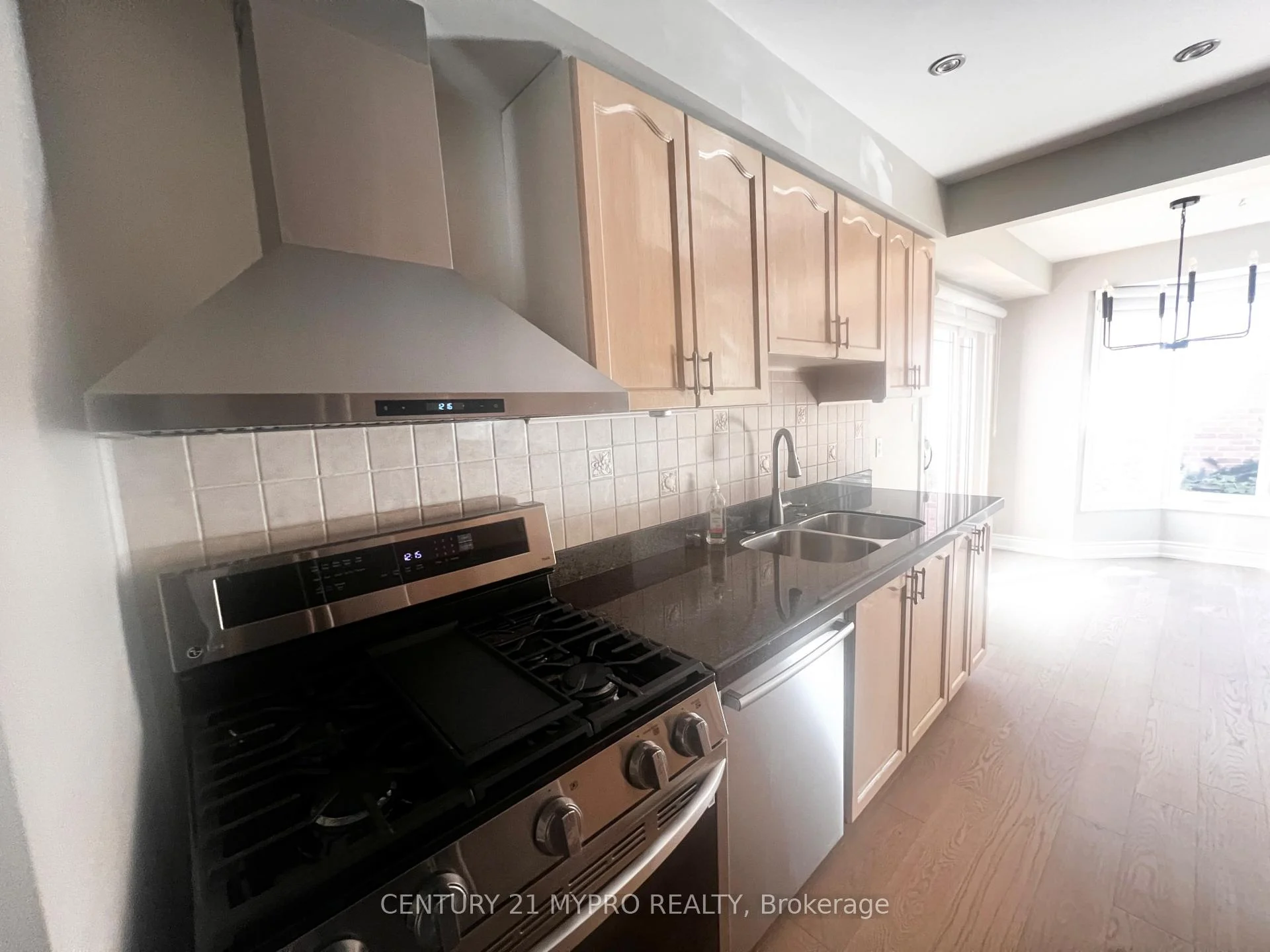 Photo 26 of 163 Romain Crescent, Oakville, College Park — HOMEH