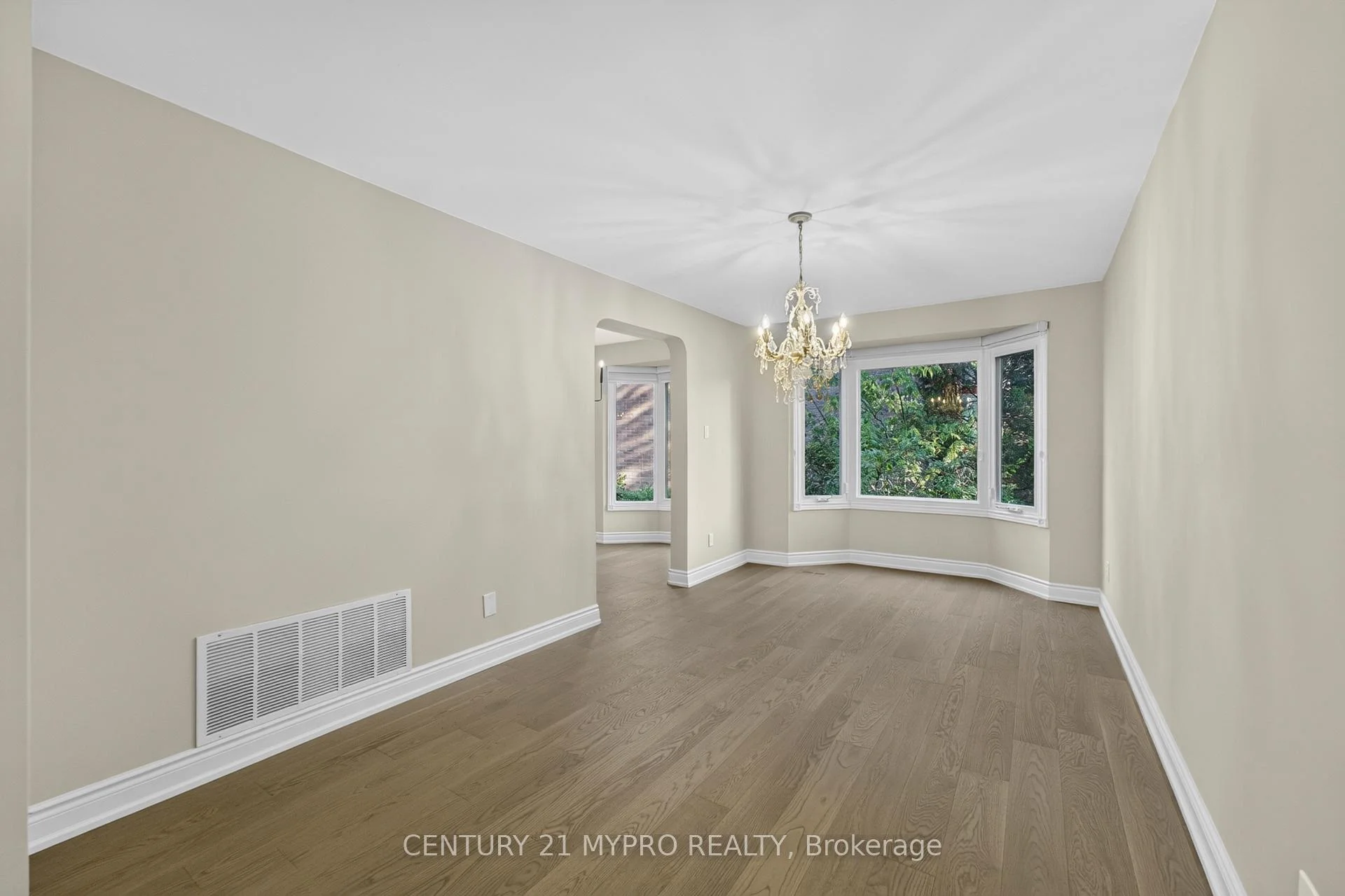 Photo 28 of 163 Romain Crescent, Oakville, College Park — HOMEH