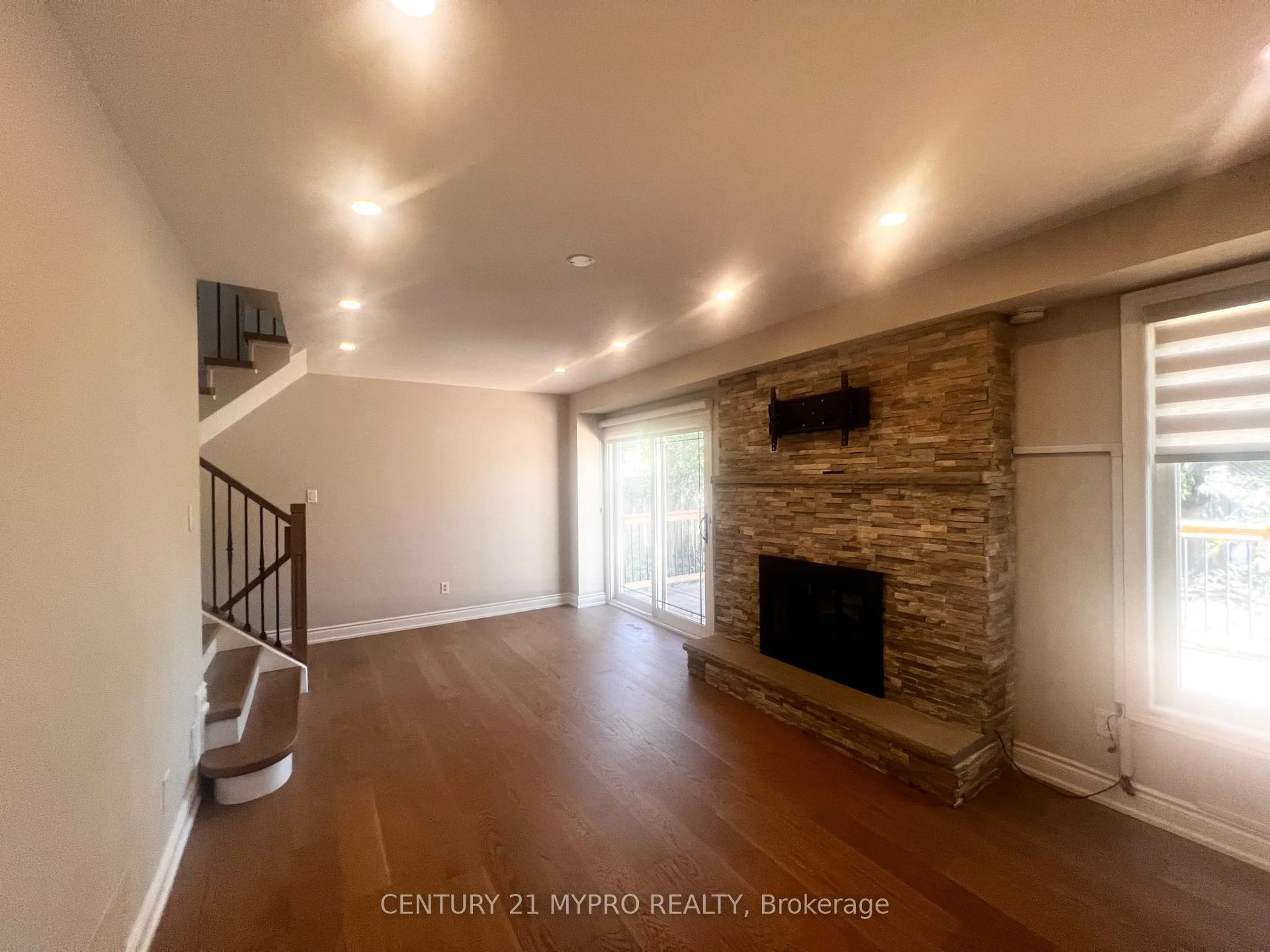 Photo 36 of 163 Romain Crescent, Oakville, College Park — HOMEH
