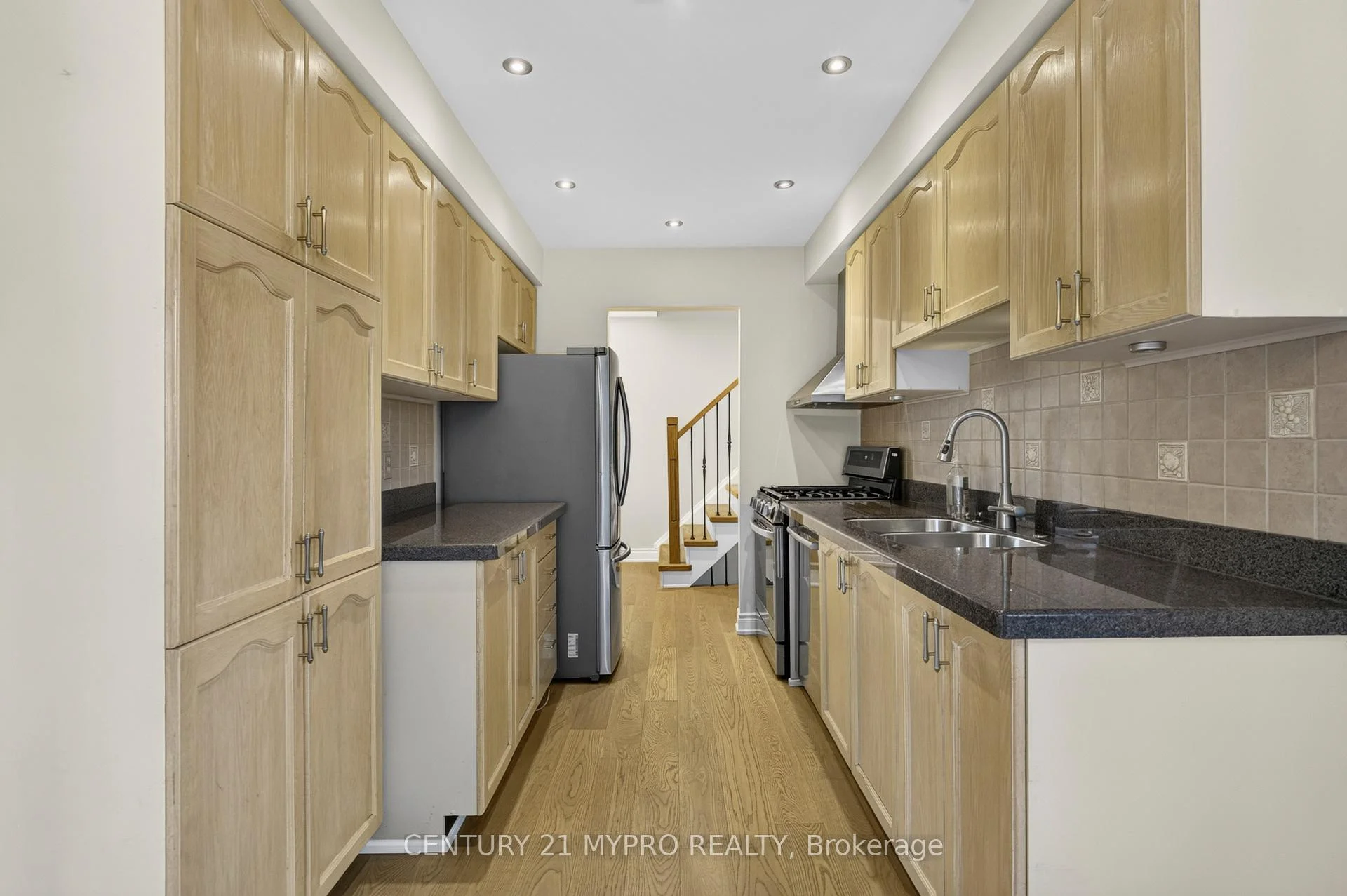 Photo 37 of 163 Romain Crescent, Oakville, College Park — HOMEH