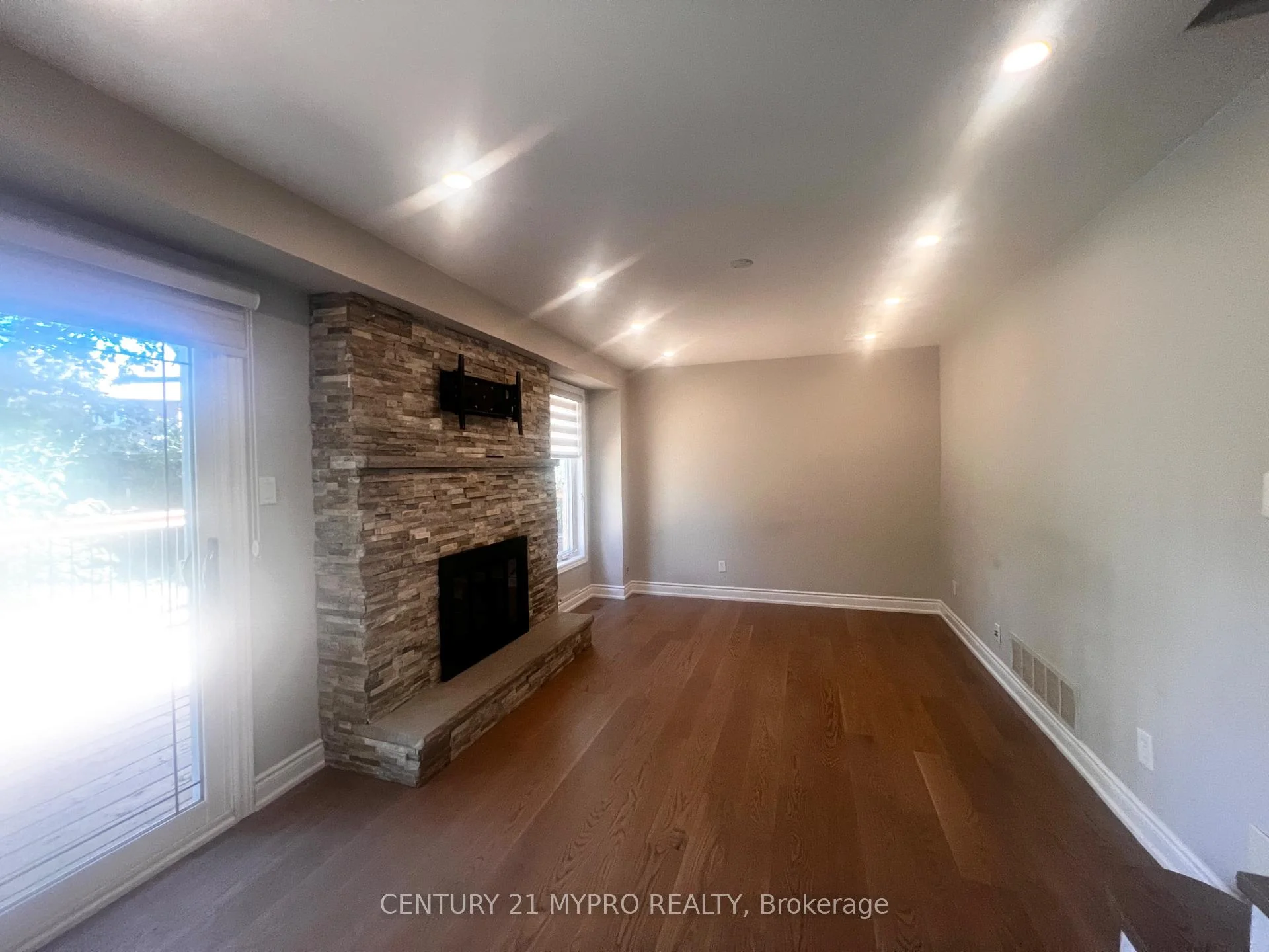 Photo 39 of 163 Romain Crescent, Oakville, College Park — HOMEH