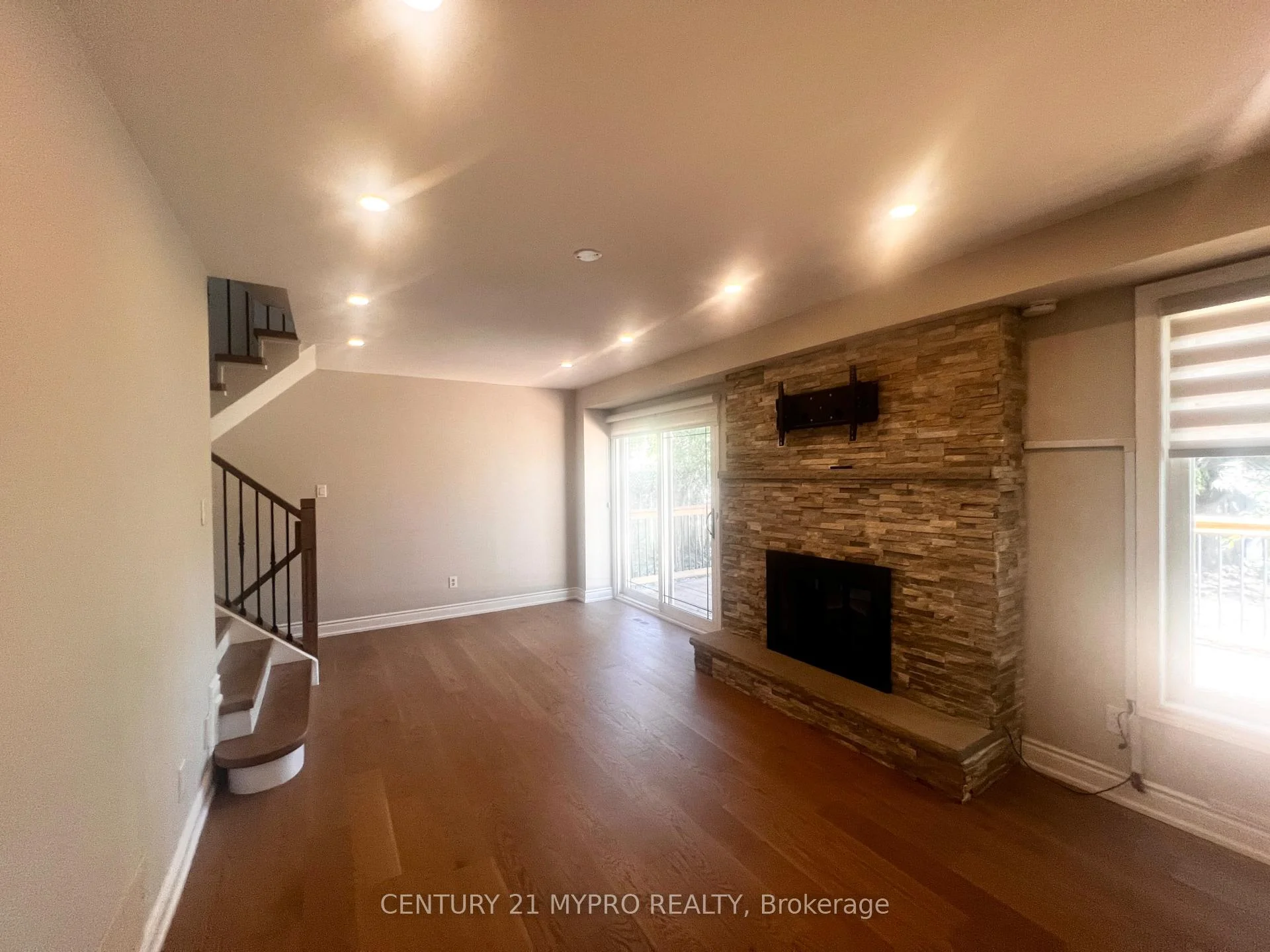 Photo 40 of 163 Romain Crescent, Oakville, College Park — HOMEH