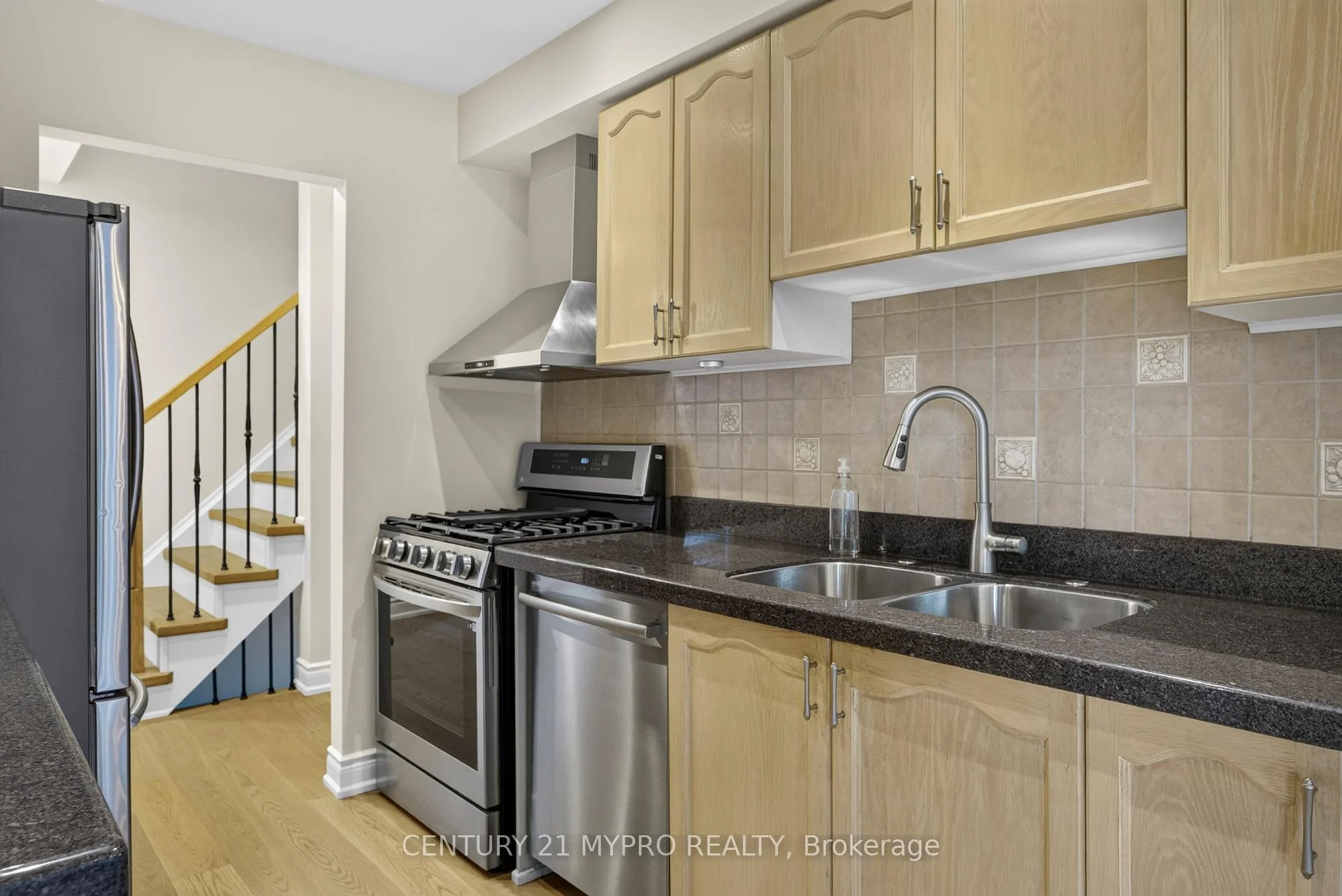 Photo 41 of 163 Romain Crescent, Oakville, College Park — HOMEH