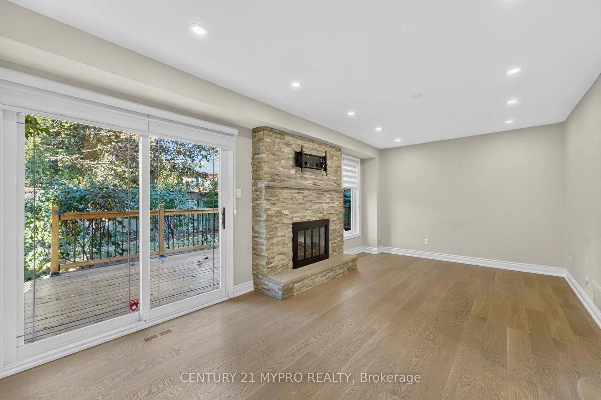 Photo 61 of 163 Romain Crescent, Oakville, College Park — HOMEH