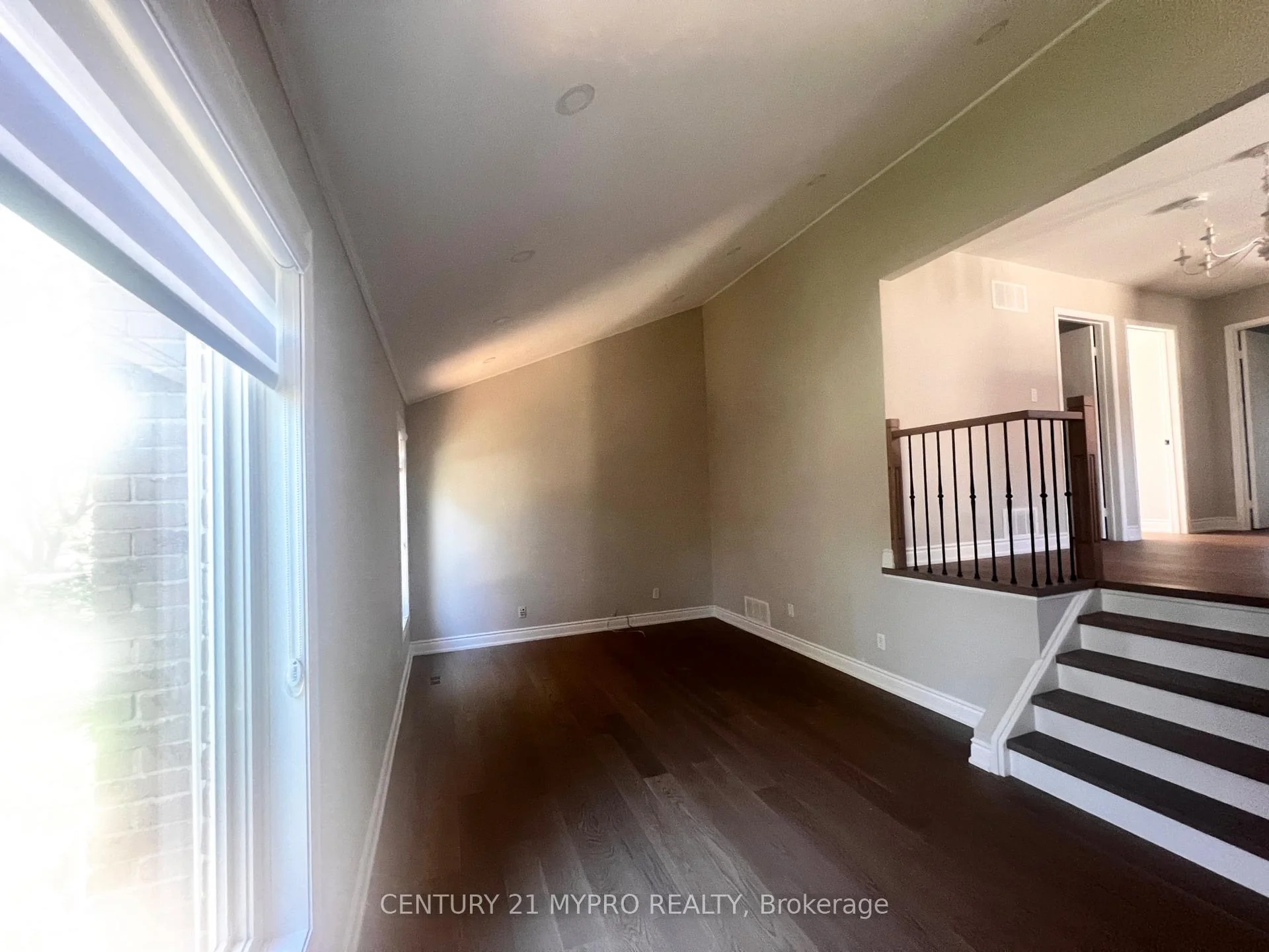 Photo 63 of 163 Romain Crescent, Oakville, College Park — HOMEH