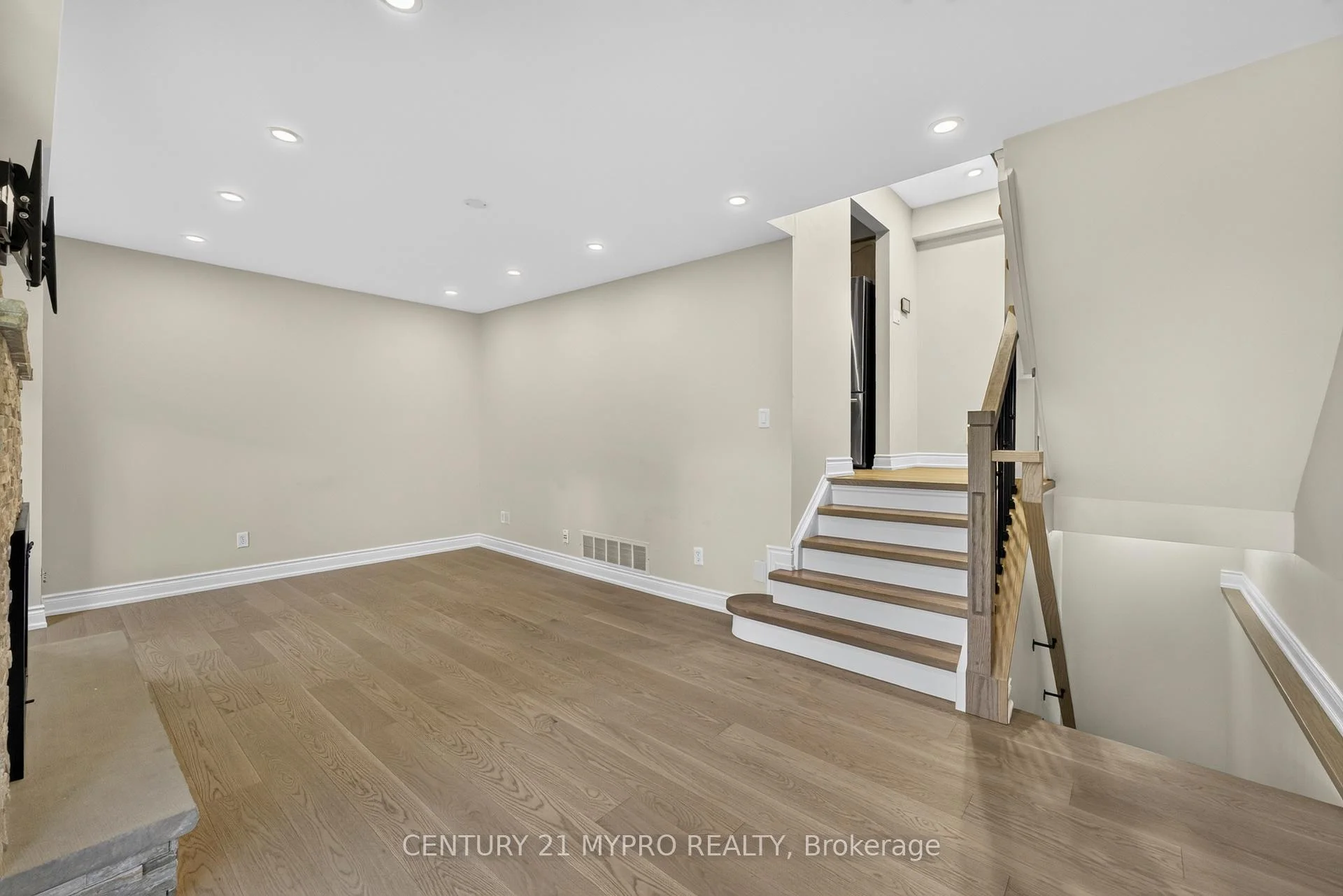 Photo 65 of 163 Romain Crescent, Oakville, College Park — HOMEH