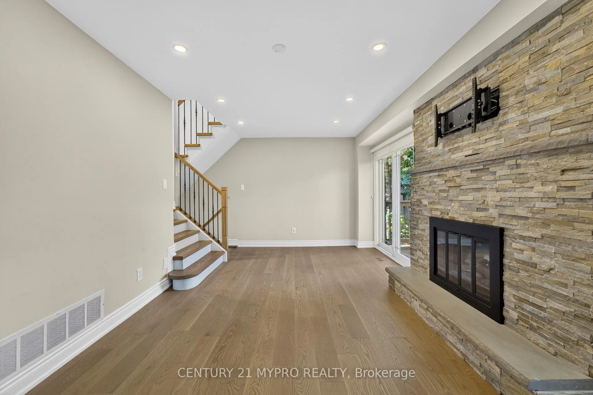 Photo 69 of 163 Romain Crescent, Oakville, College Park — HOMEH