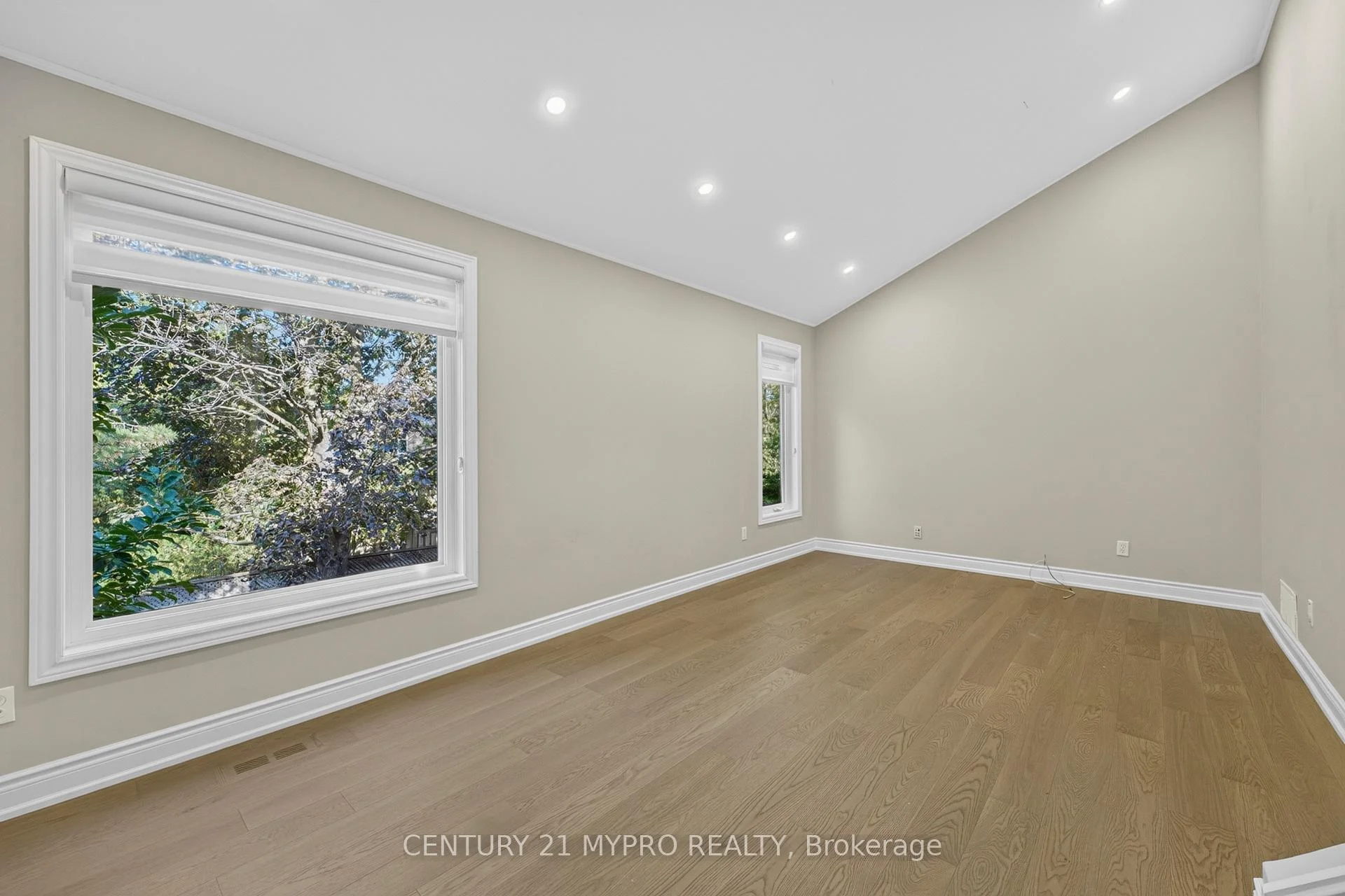 Photo 73 of 163 Romain Crescent, Oakville, College Park — HOMEH