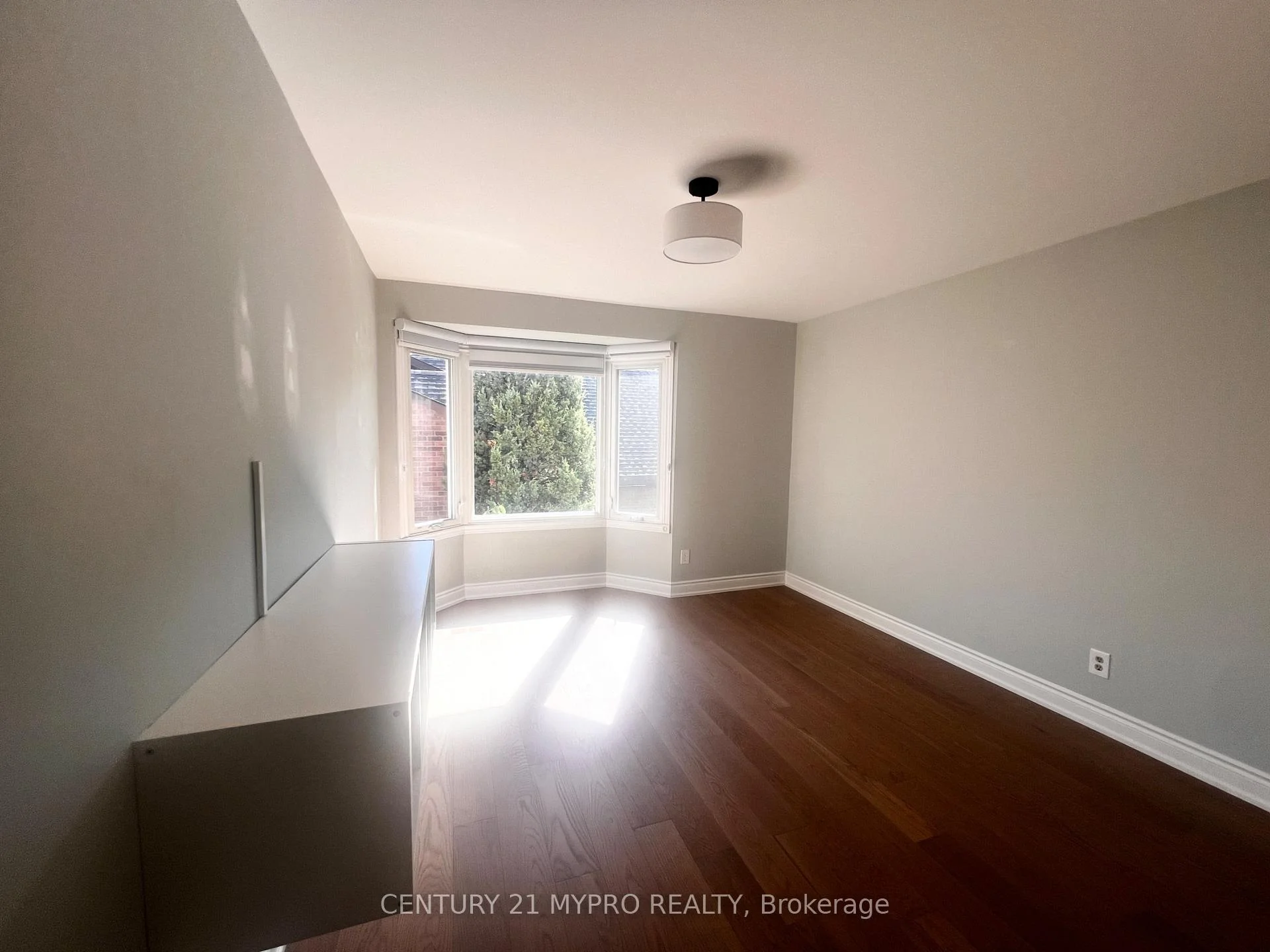 Photo 76 of 163 Romain Crescent, Oakville, College Park — HOMEH