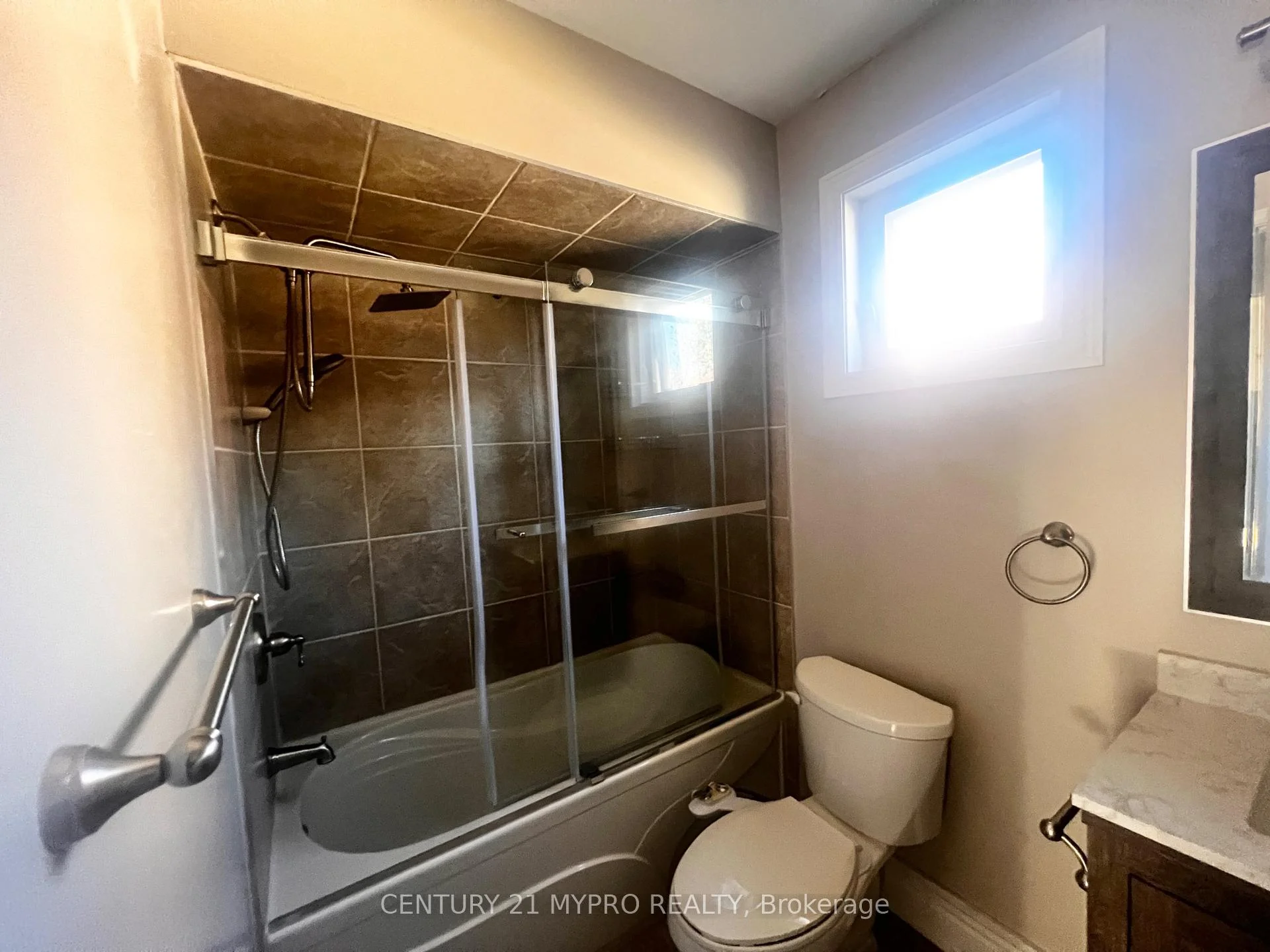Photo 77 of 163 Romain Crescent, Oakville, College Park — HOMEH