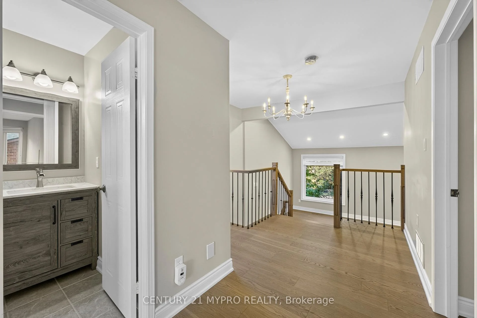 Photo 82 of 163 Romain Crescent, Oakville, College Park — HOMEH