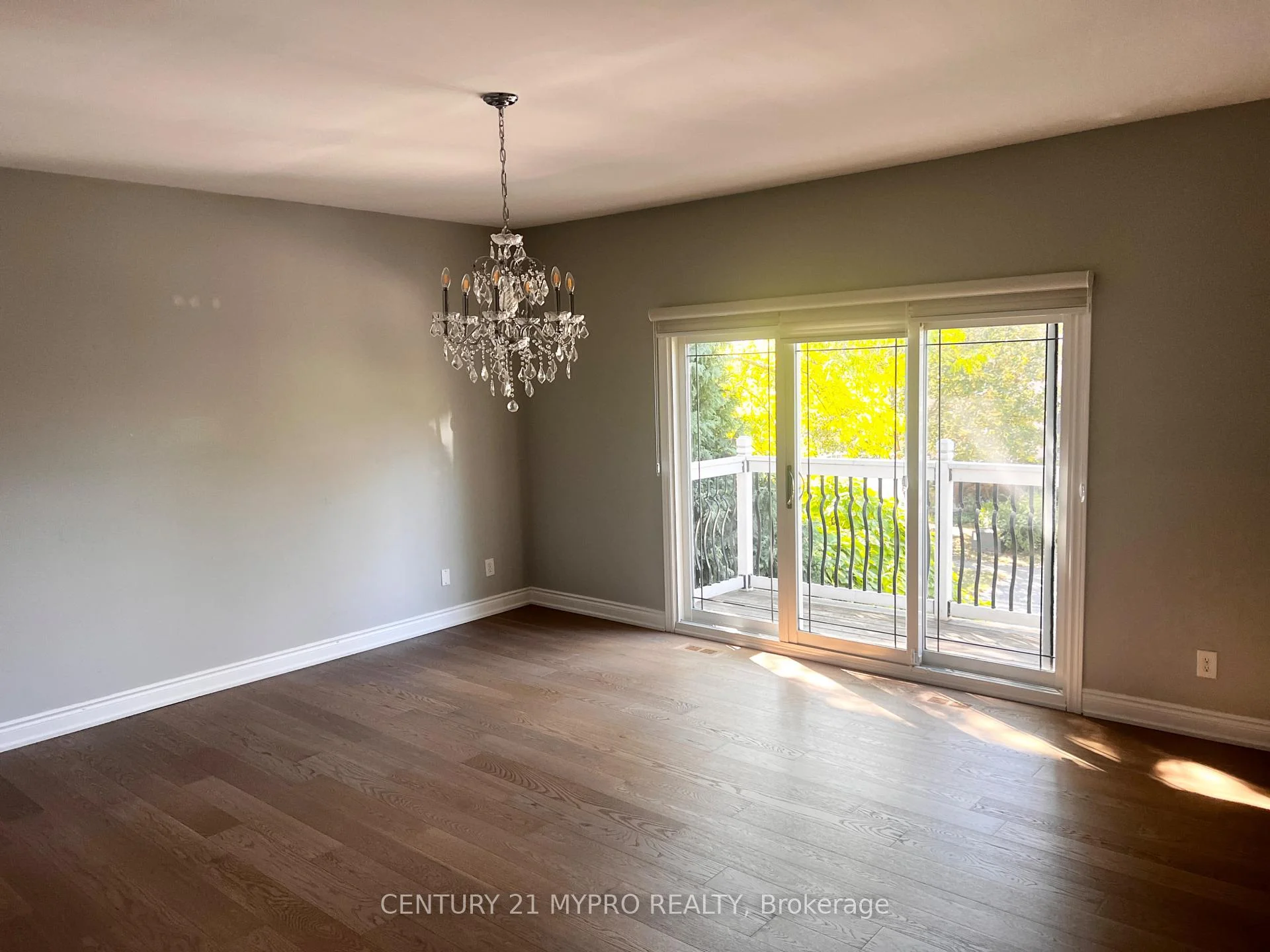 Photo 87 of 163 Romain Crescent, Oakville, College Park — HOMEH