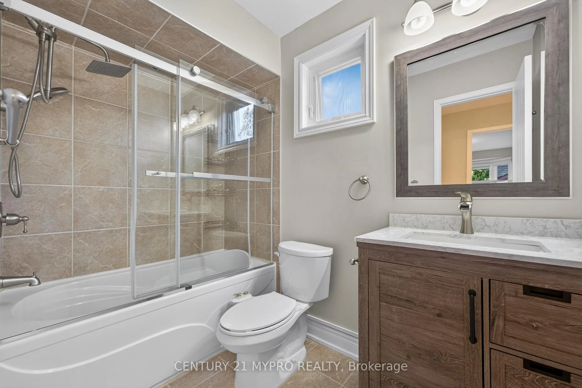 Photo 102 of 163 Romain Crescent, Oakville, College Park — HOMEH