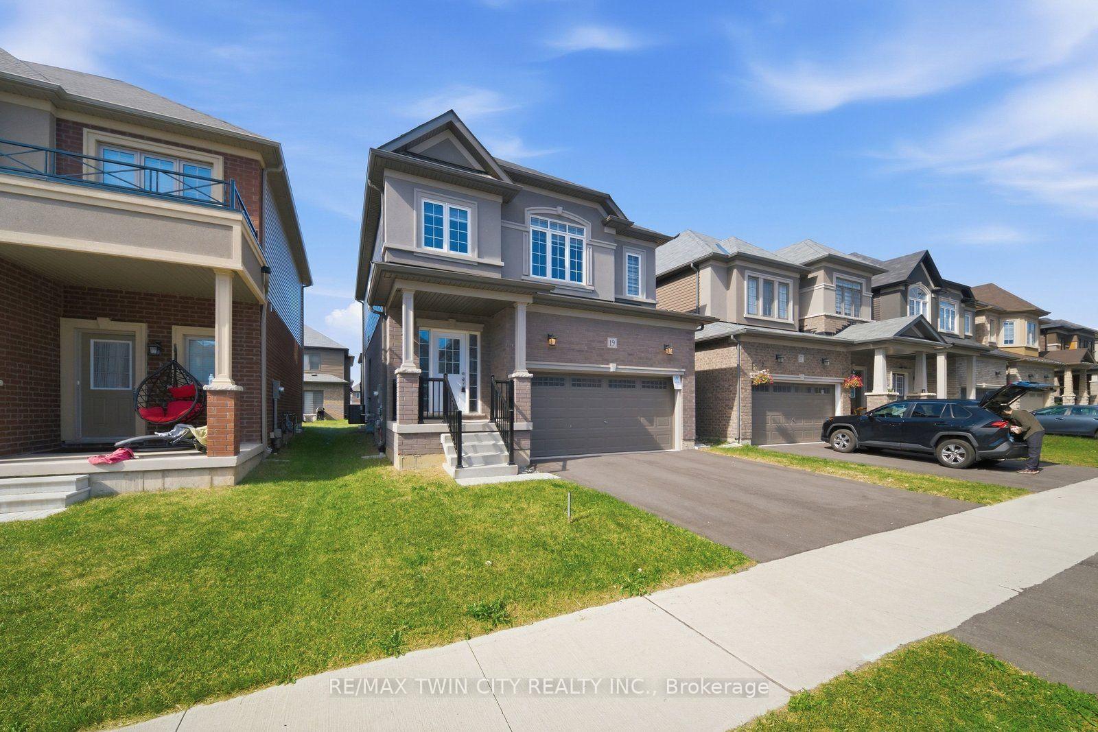 Photo 3 of 19 Tooker Drive, Brantford, Empire South — HOMEH