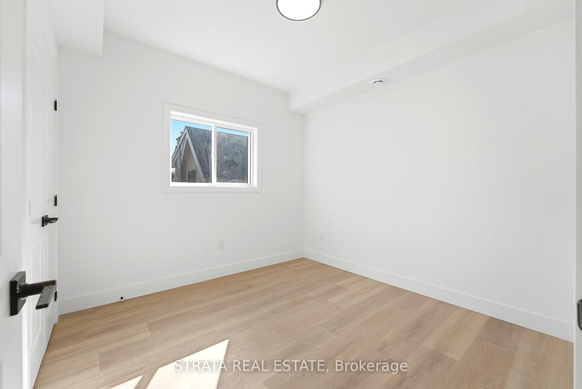 Photo 13 of 108 Briscoe Street E, London, South F — HOMEH