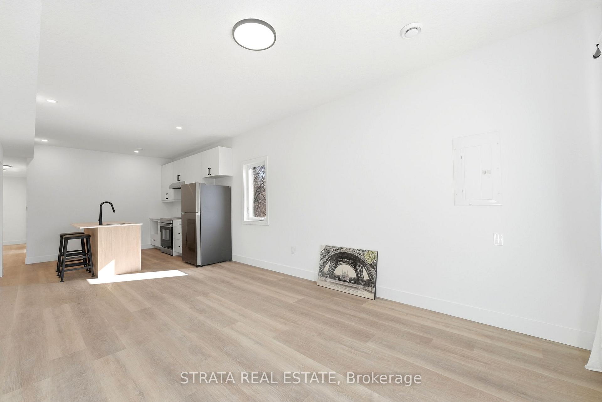 Photo 16 of 108 Briscoe Street E, London, South F — HOMEH