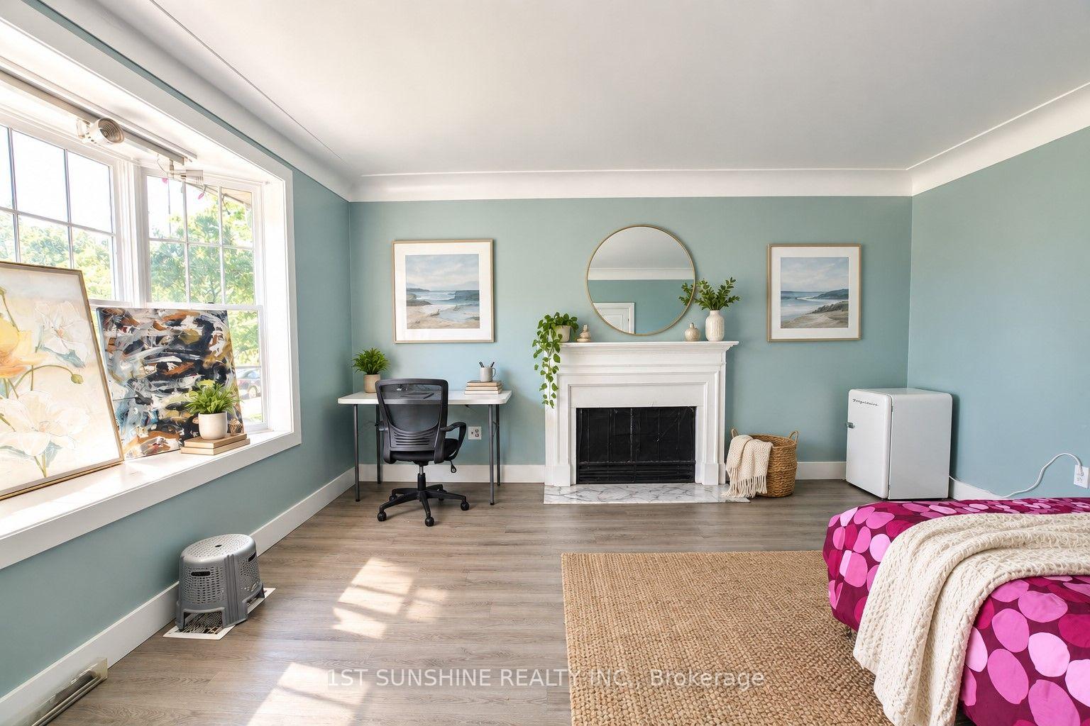 Photo 2 of 22 Parkside Drive, Hamilton, Westdale — HOMEH