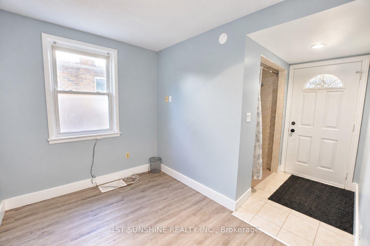 Photo 5 of 22 Parkside Drive, Hamilton, Westdale — HOMEH
