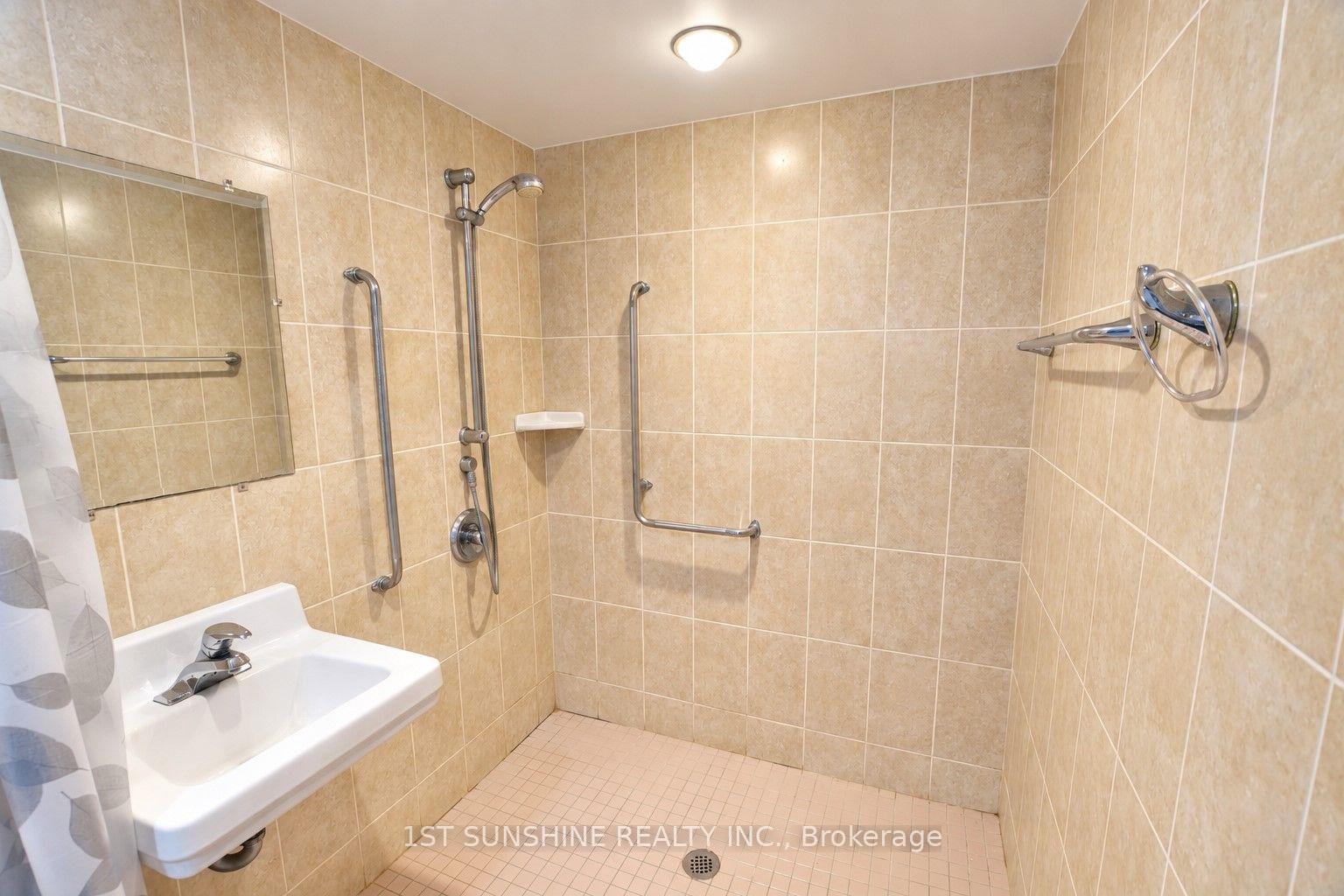 Photo 6 of 22 Parkside Drive, Hamilton, Westdale — HOMEH