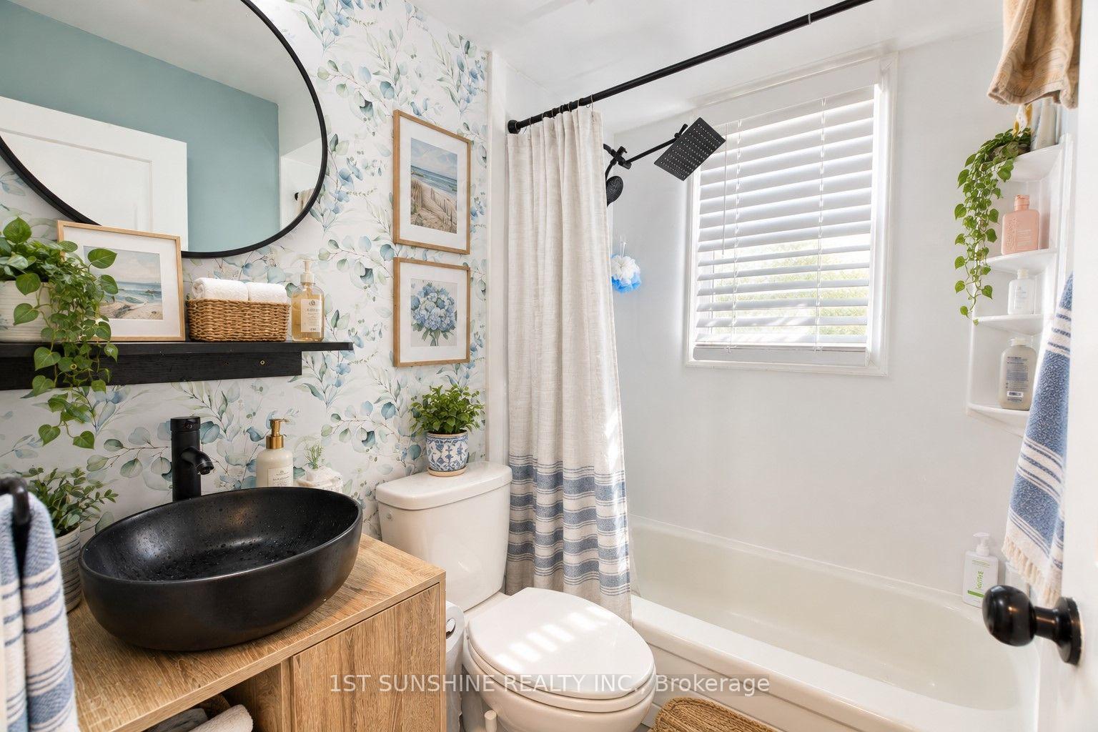 Photo 8 of 22 Parkside Drive, Hamilton, Westdale — HOMEH