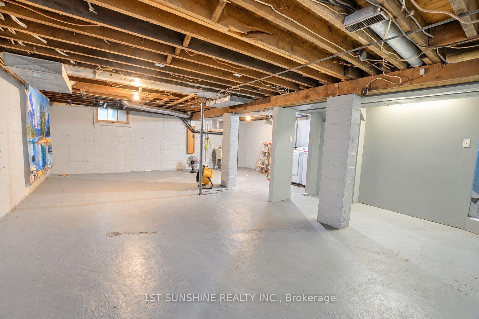 Photo 13 of 22 Parkside Drive, Hamilton, Westdale — HOMEH